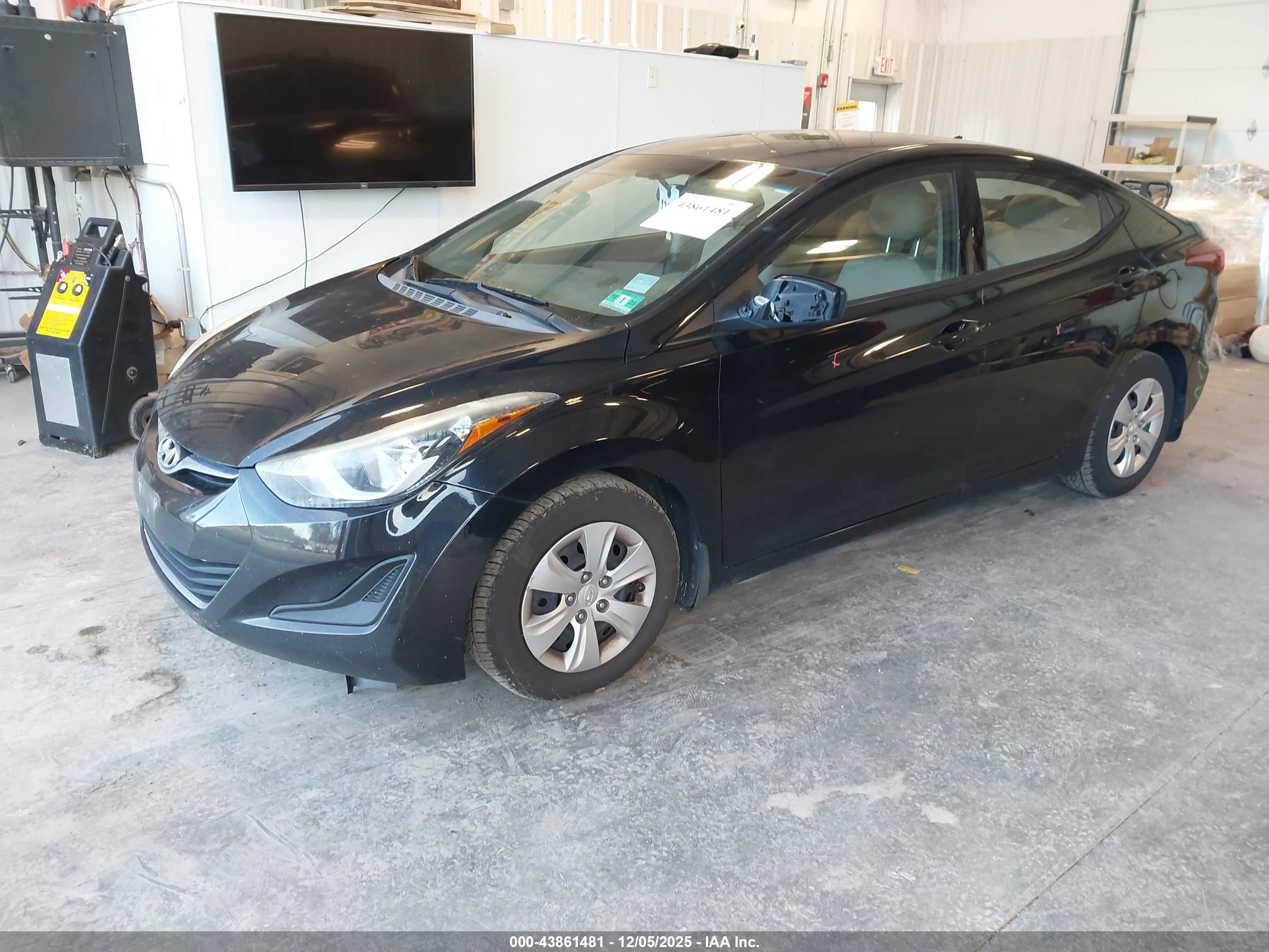 HYUNDAI ELANTRA image 2