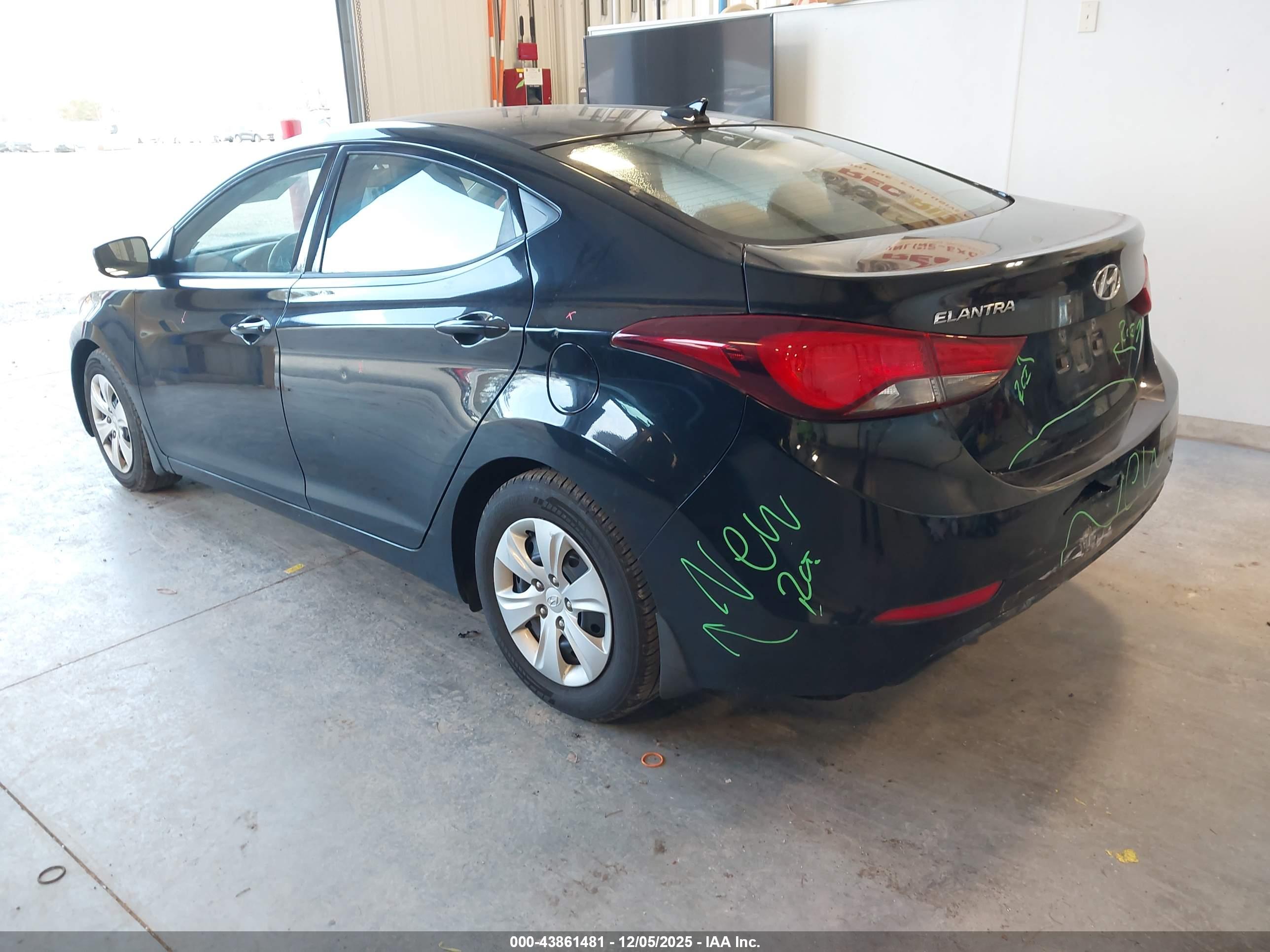 HYUNDAI ELANTRA image 3