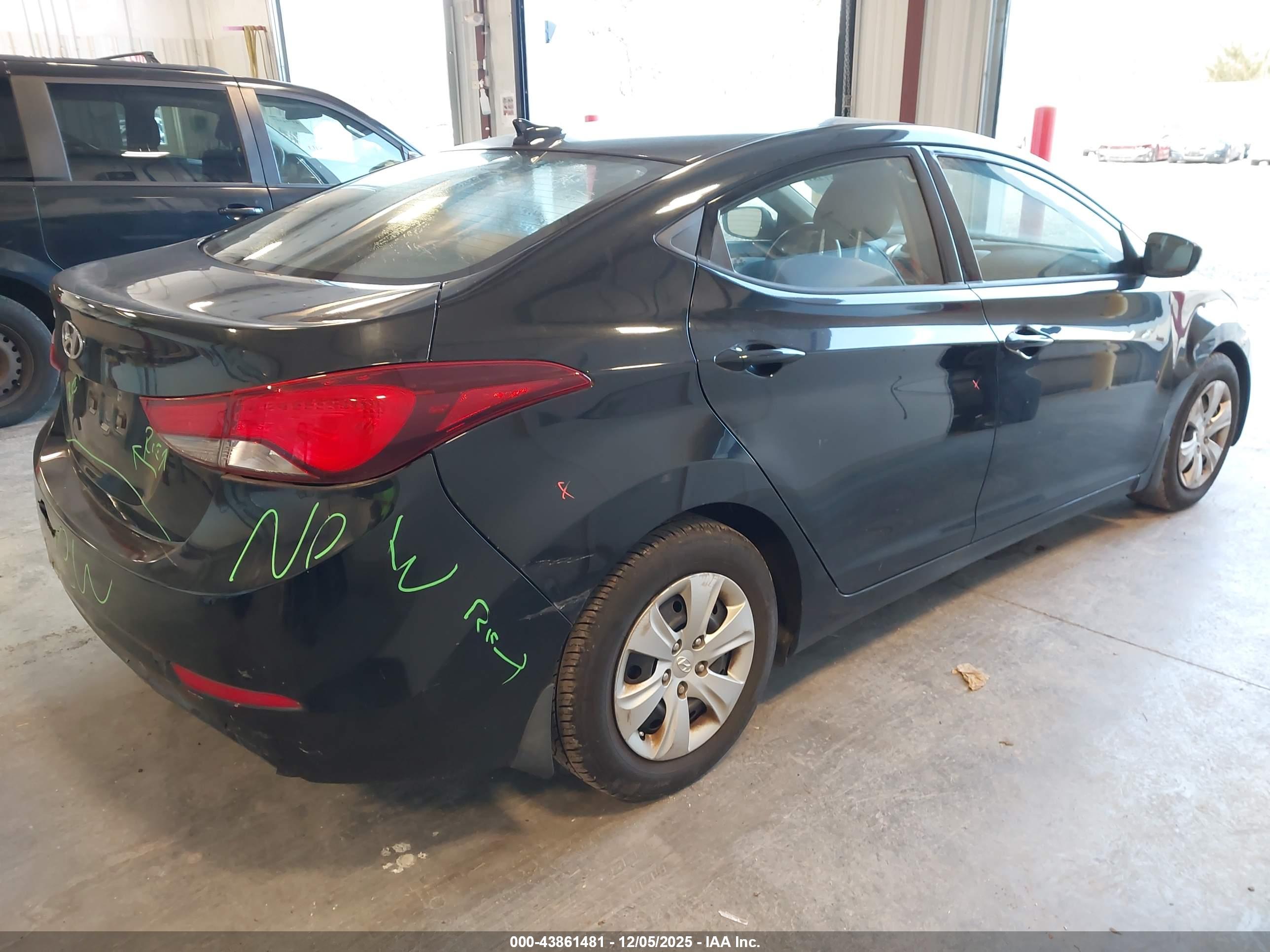 HYUNDAI ELANTRA image 4