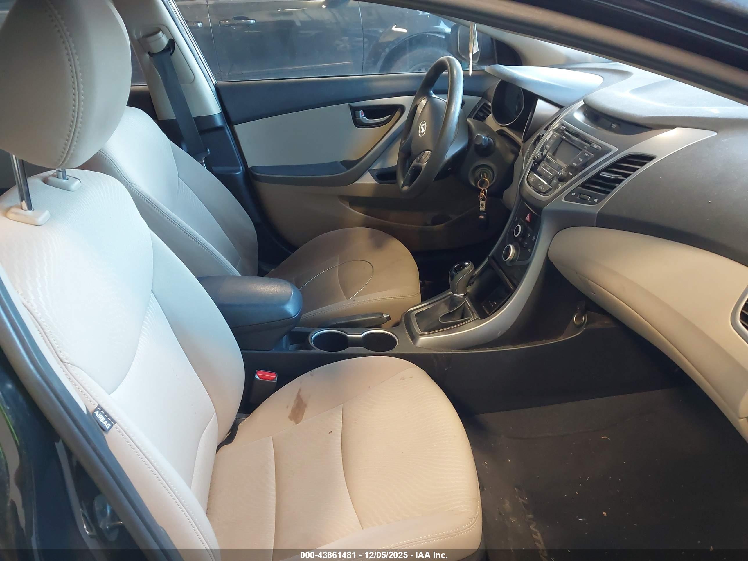 HYUNDAI ELANTRA image 5