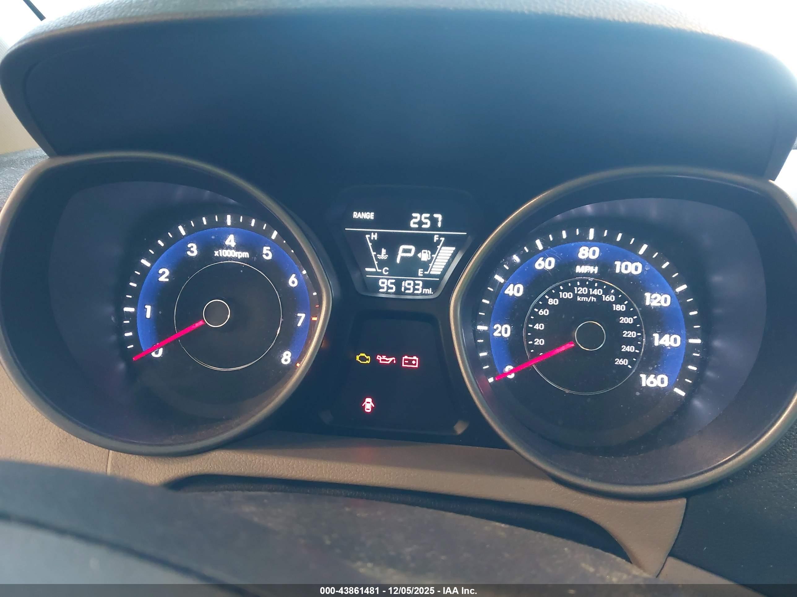 HYUNDAI ELANTRA image 7