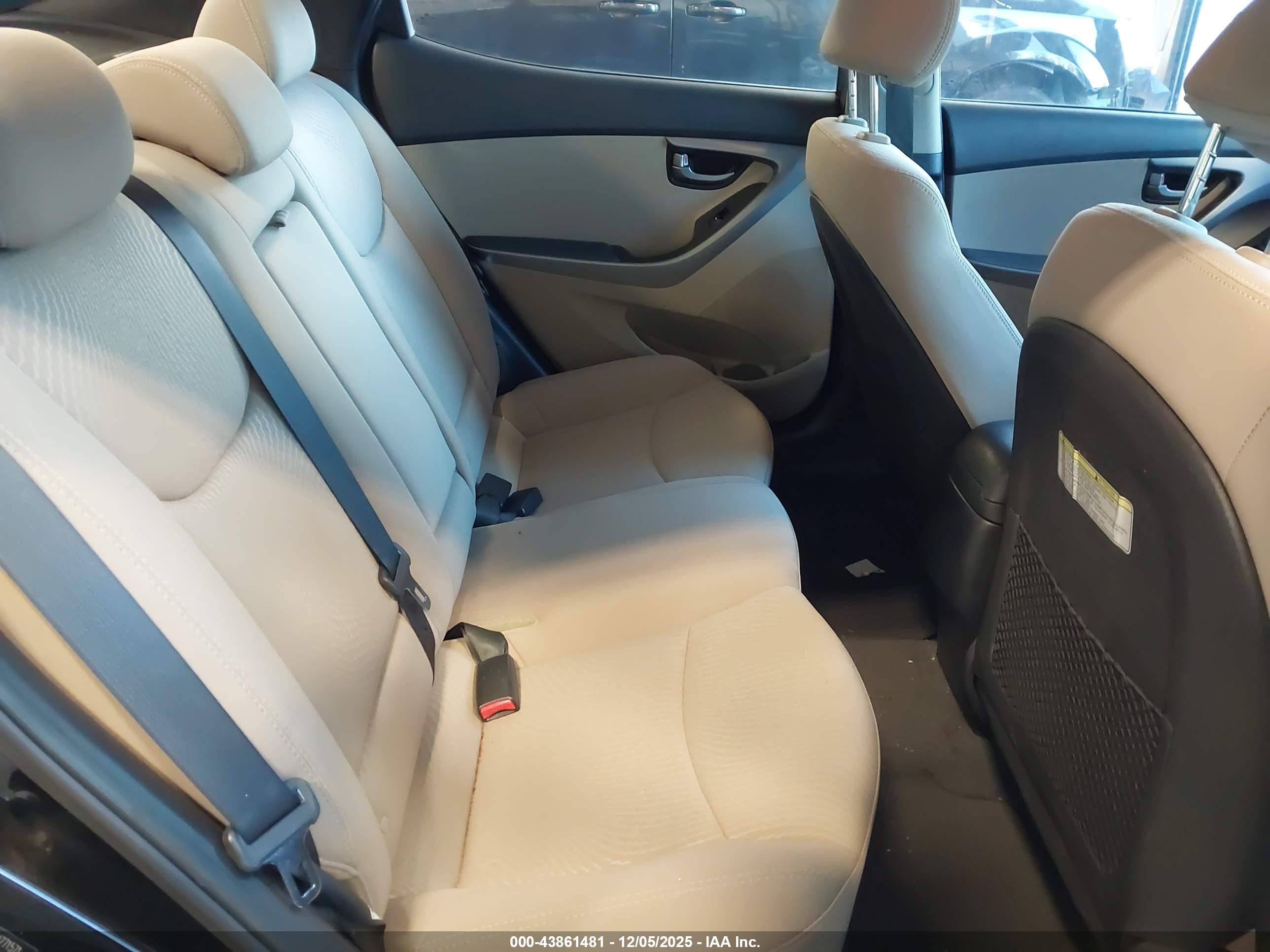 HYUNDAI ELANTRA image 8