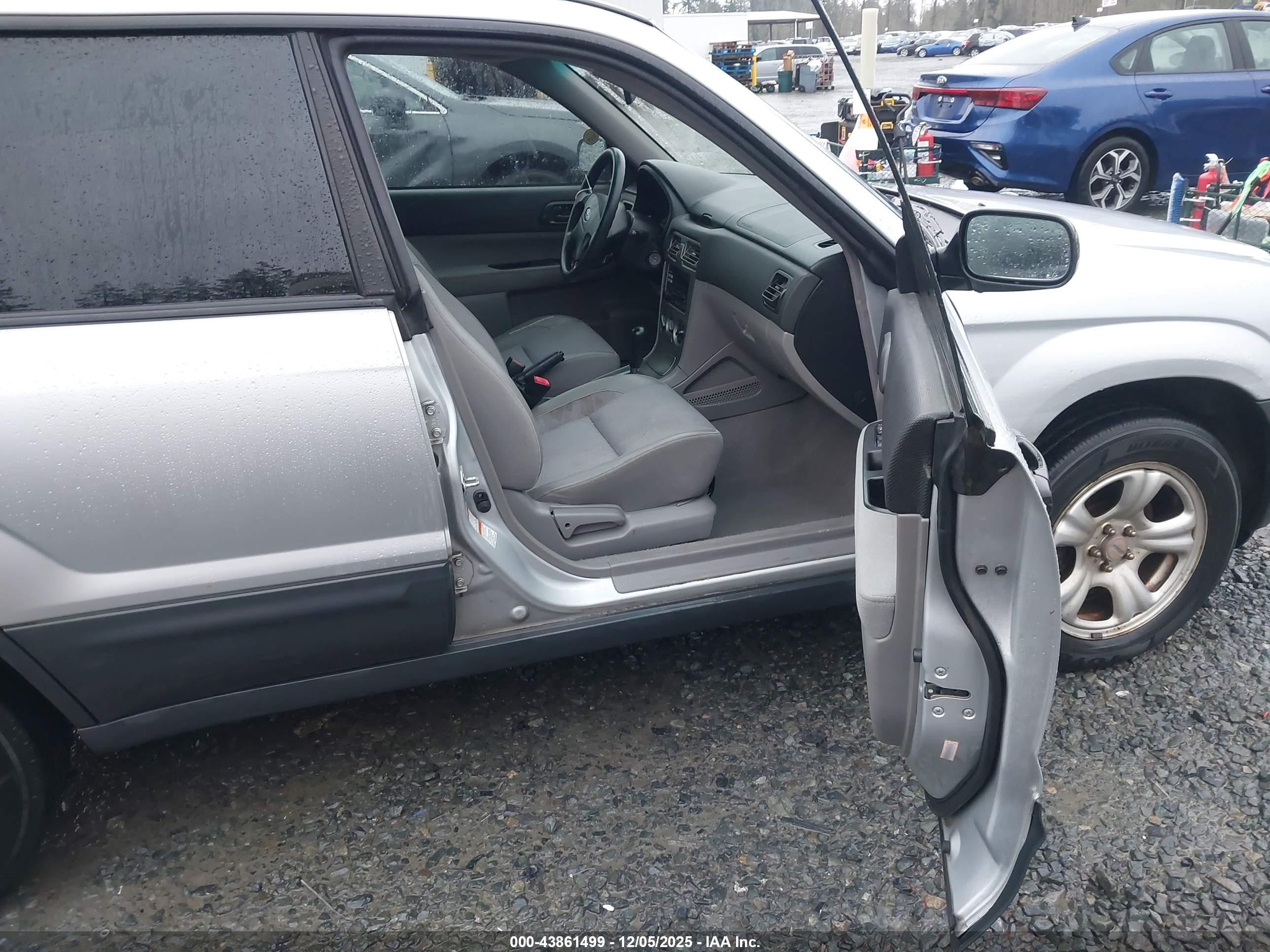 SUBARU FORESTER image 5