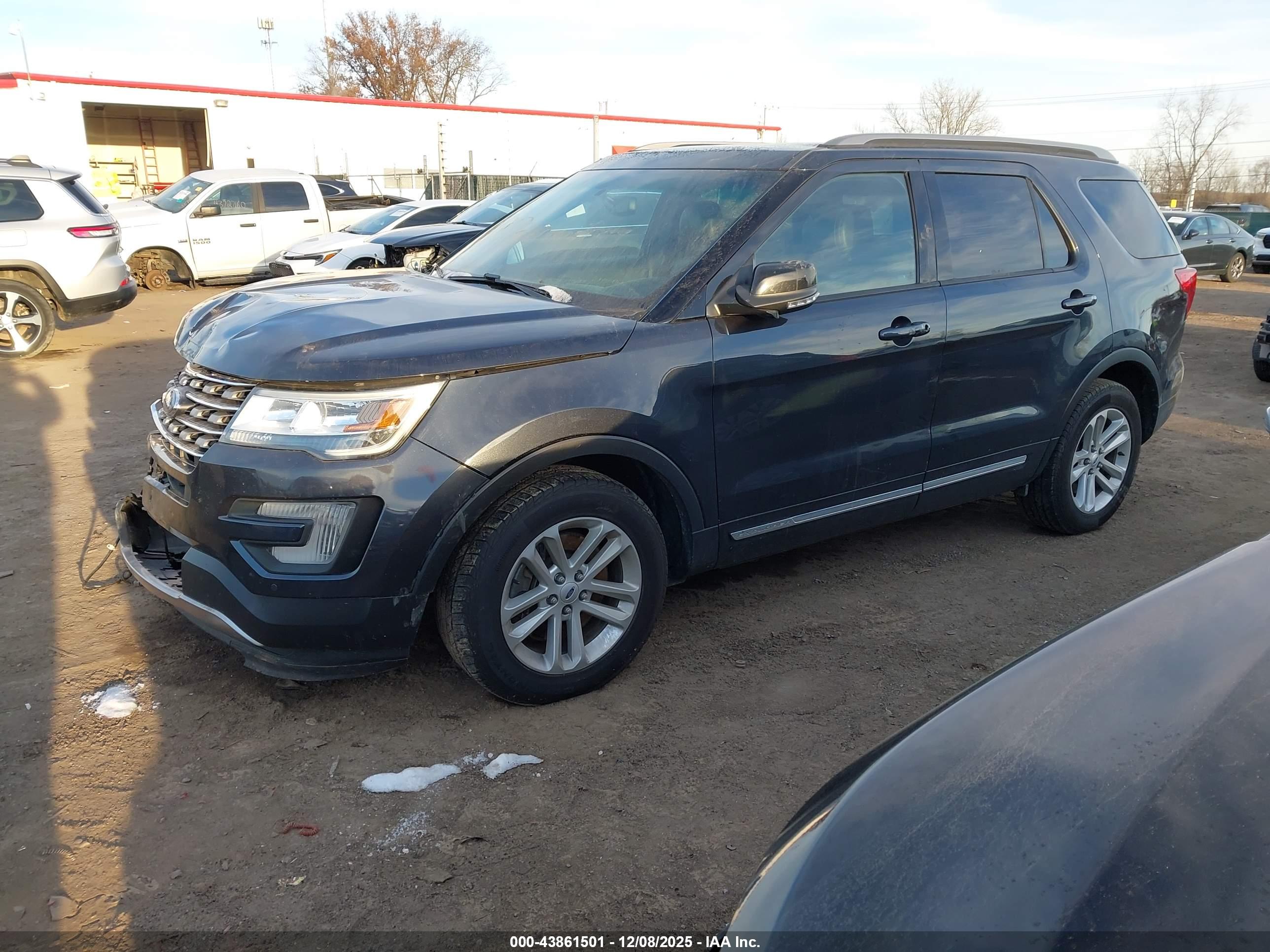 FORD EXPLORER image 2