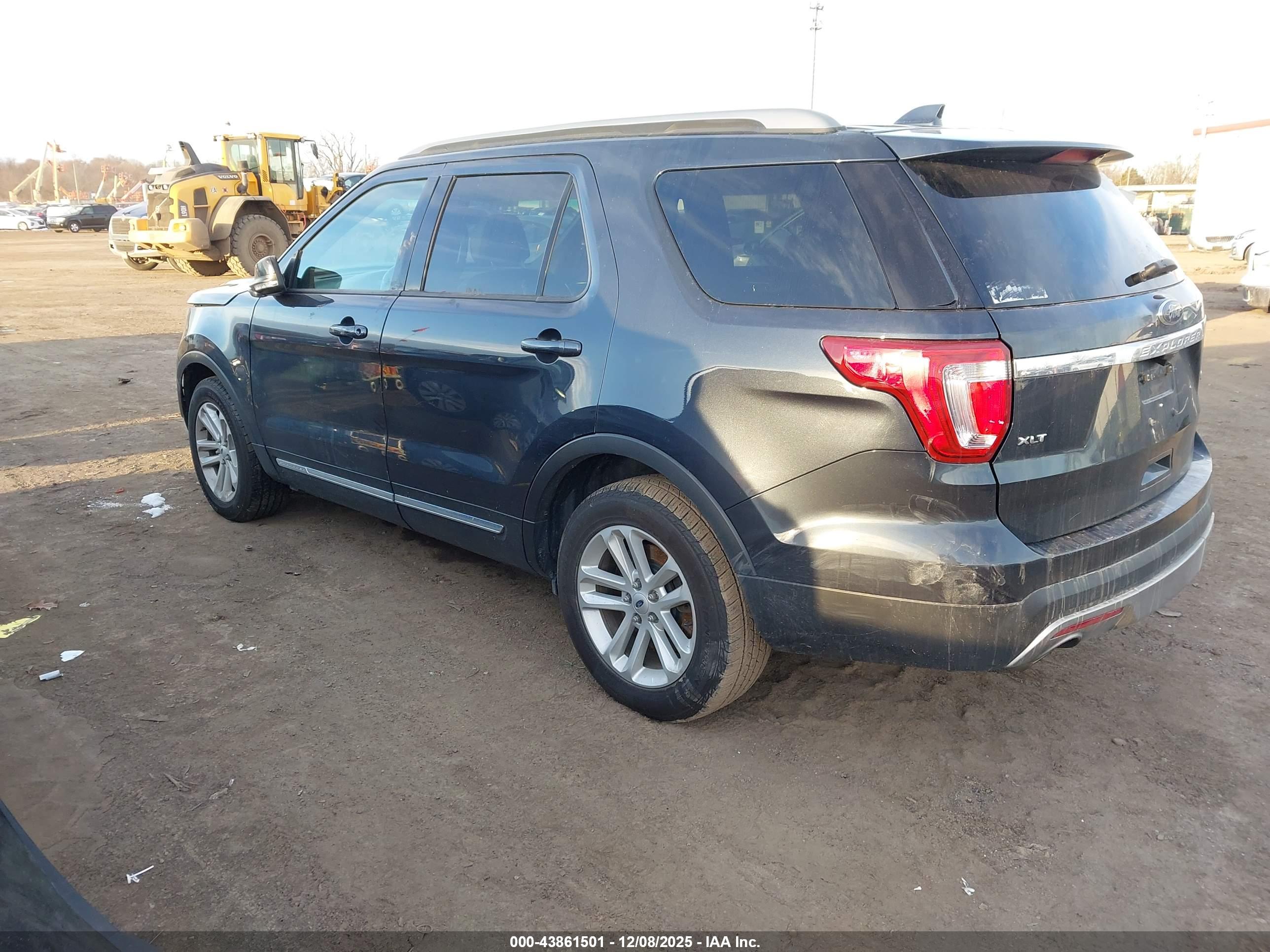 FORD EXPLORER image 3