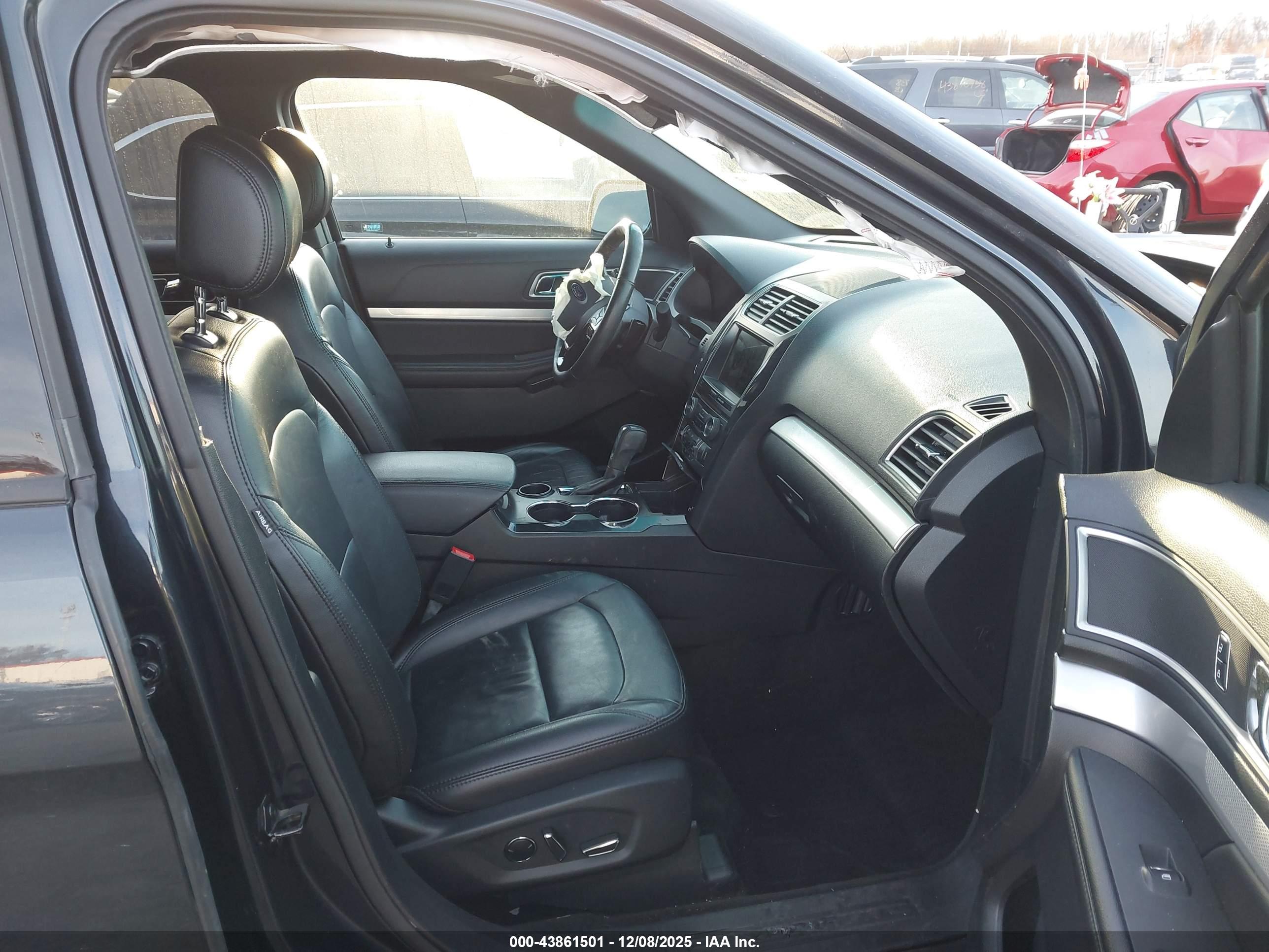 FORD EXPLORER image 5