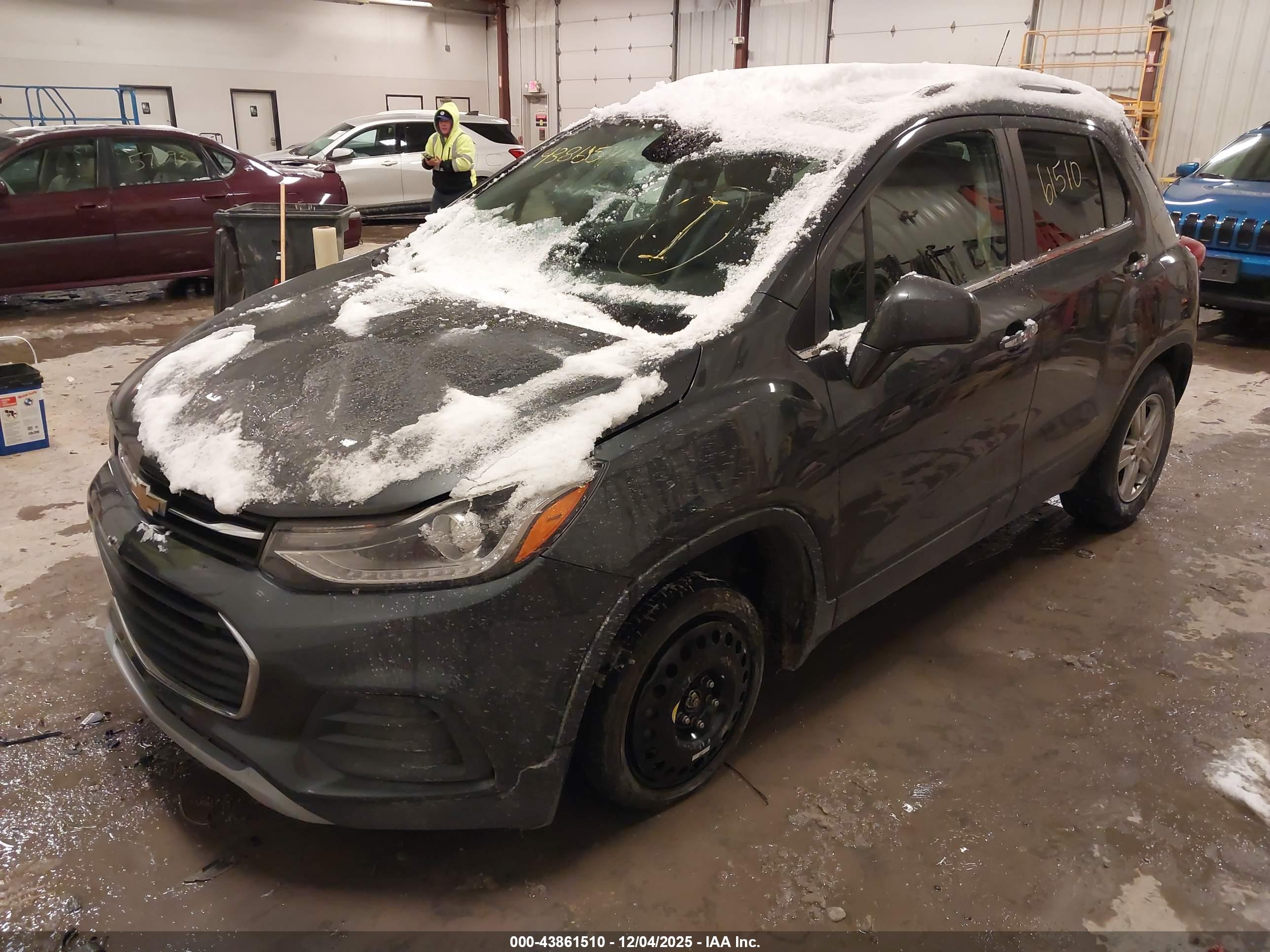 CHEVROLET TRAX image 2