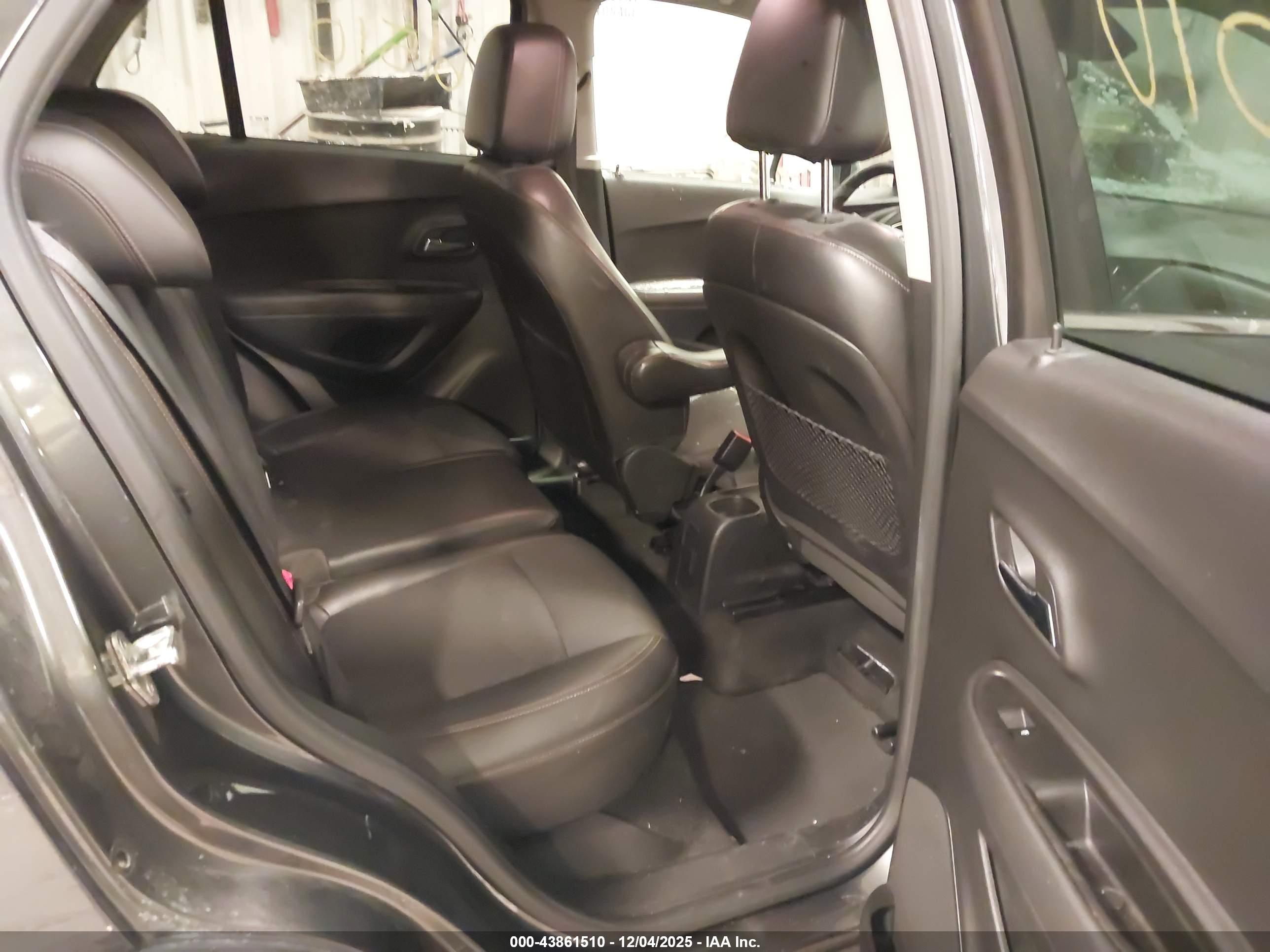 CHEVROLET TRAX image 8