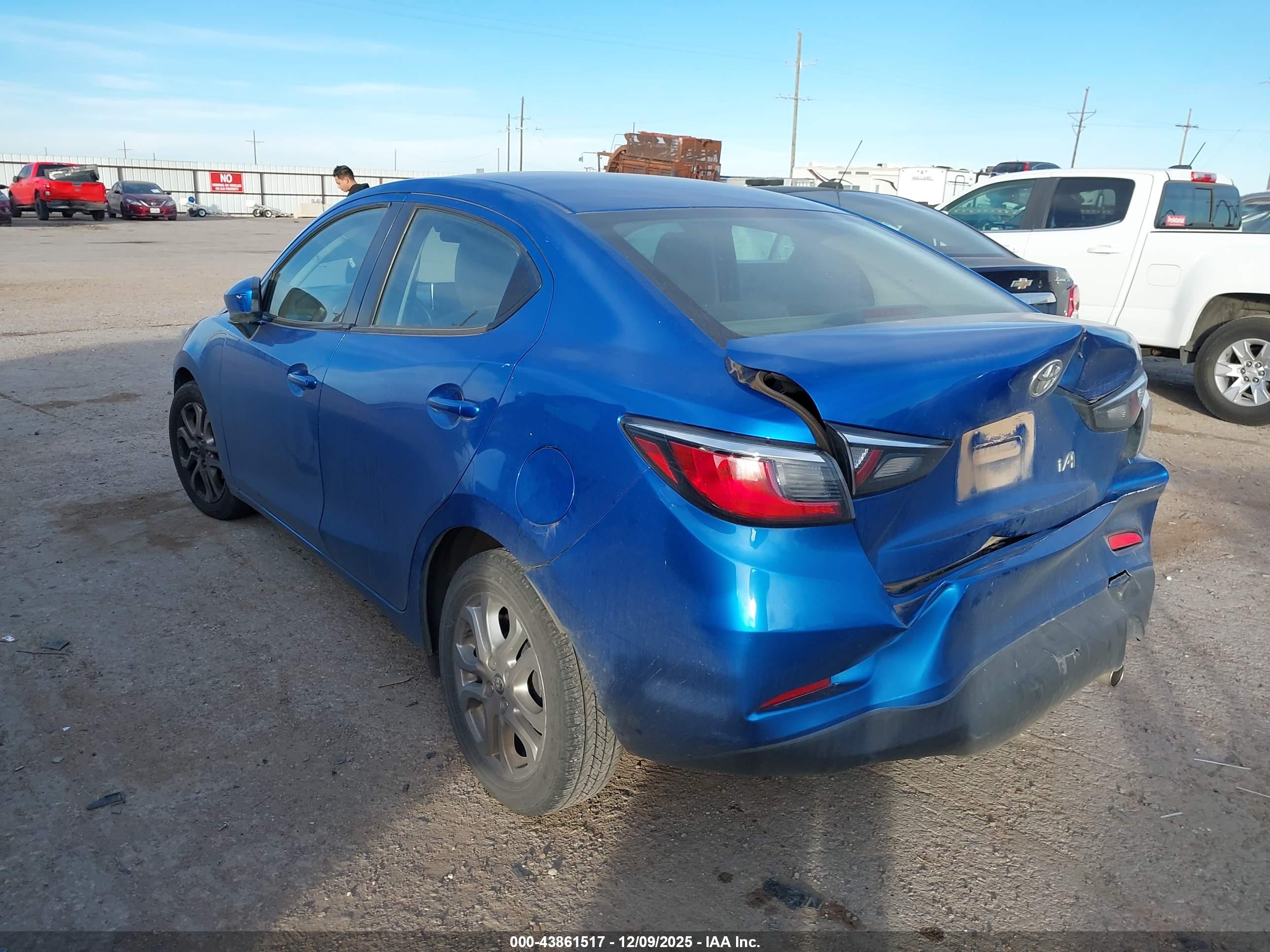 TOYOTA YARIS image 3