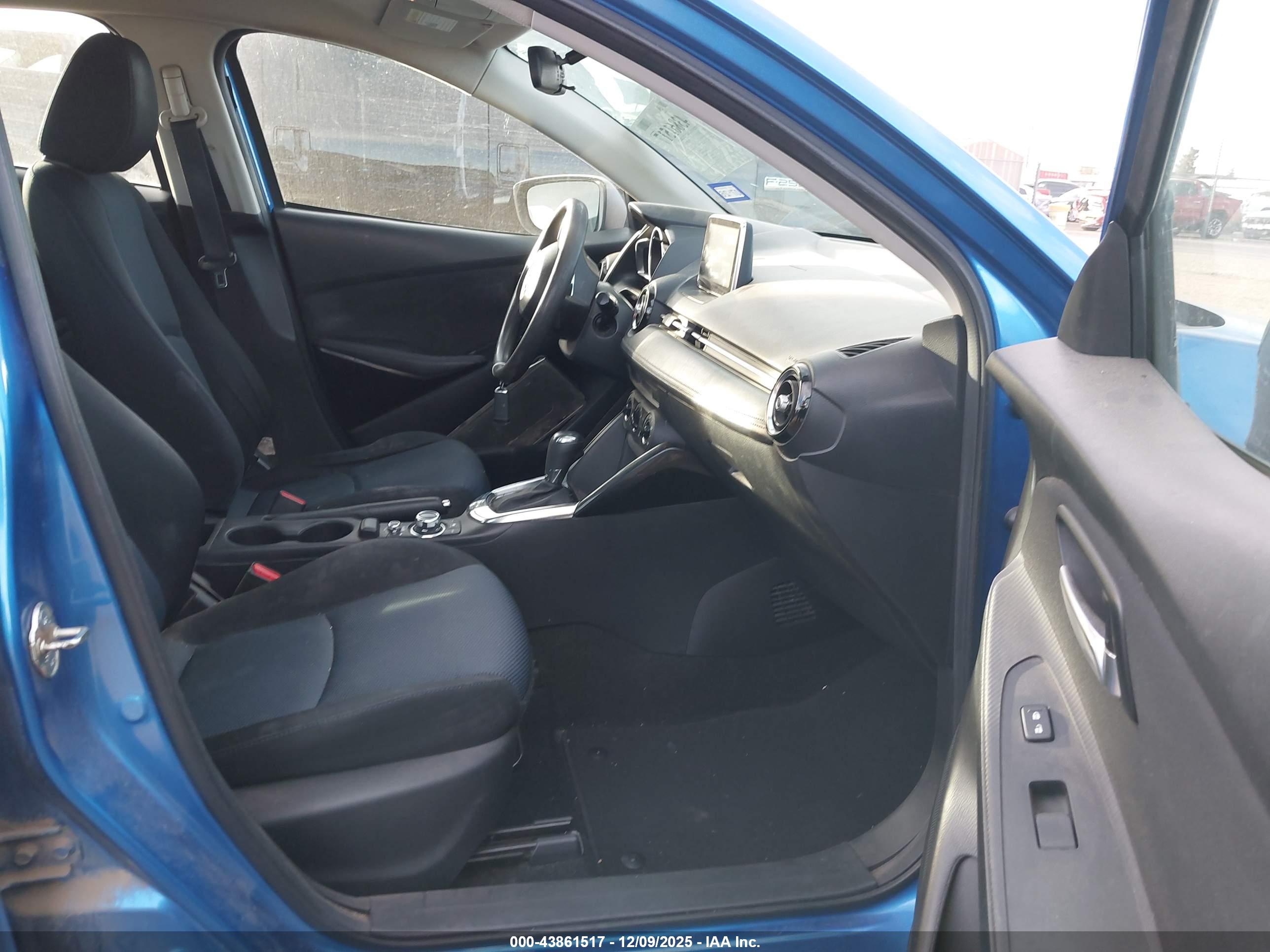 TOYOTA YARIS image 5