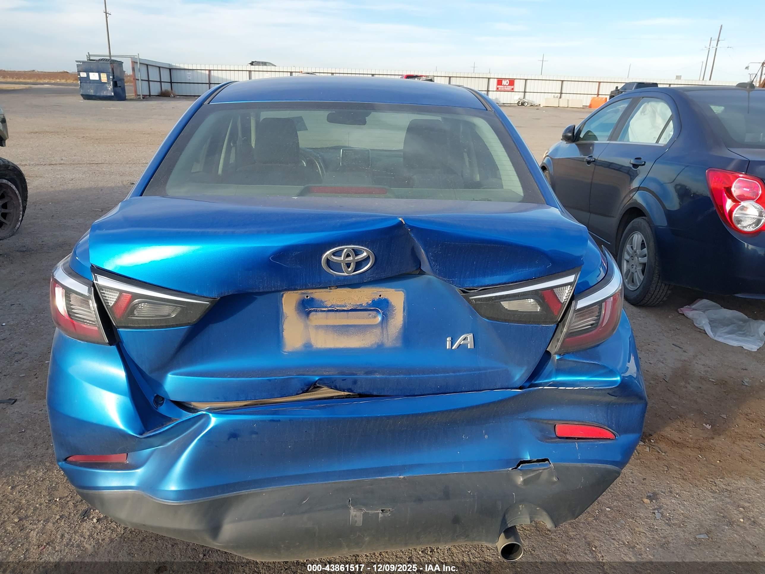 TOYOTA YARIS image 6