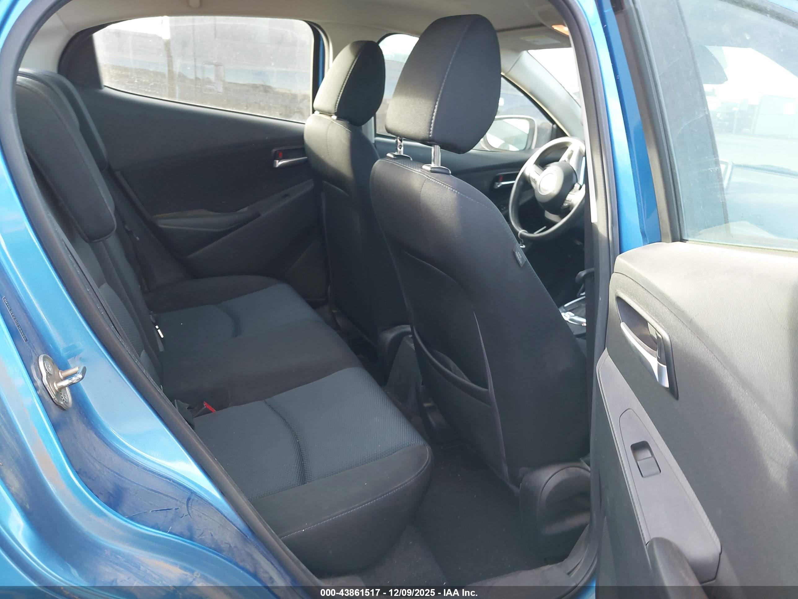 TOYOTA YARIS image 8