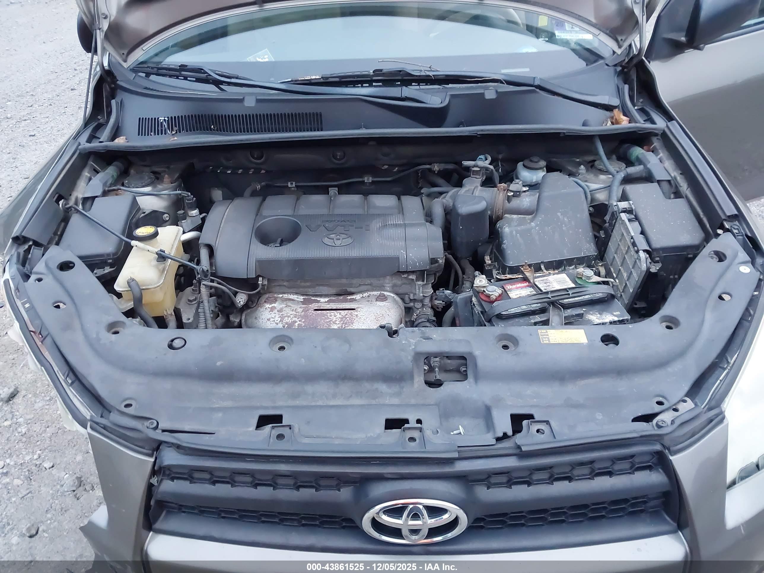 TOYOTA RAV4 image 10