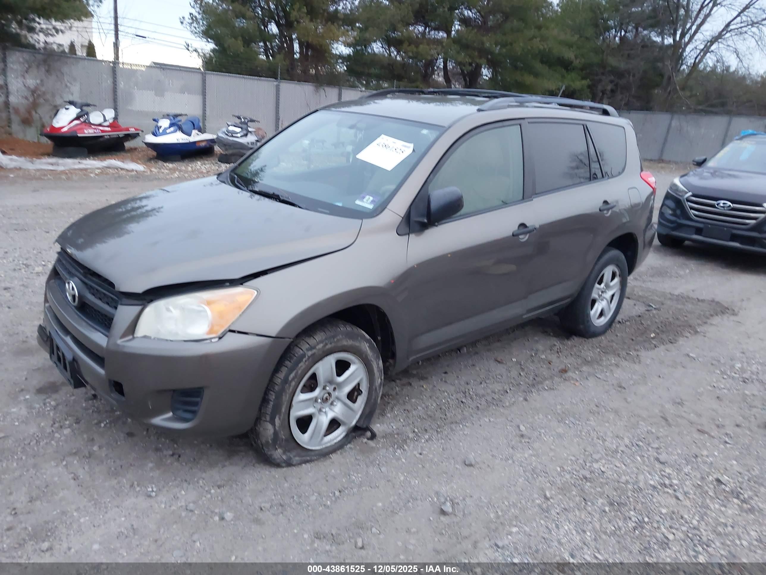 TOYOTA RAV4 image 2