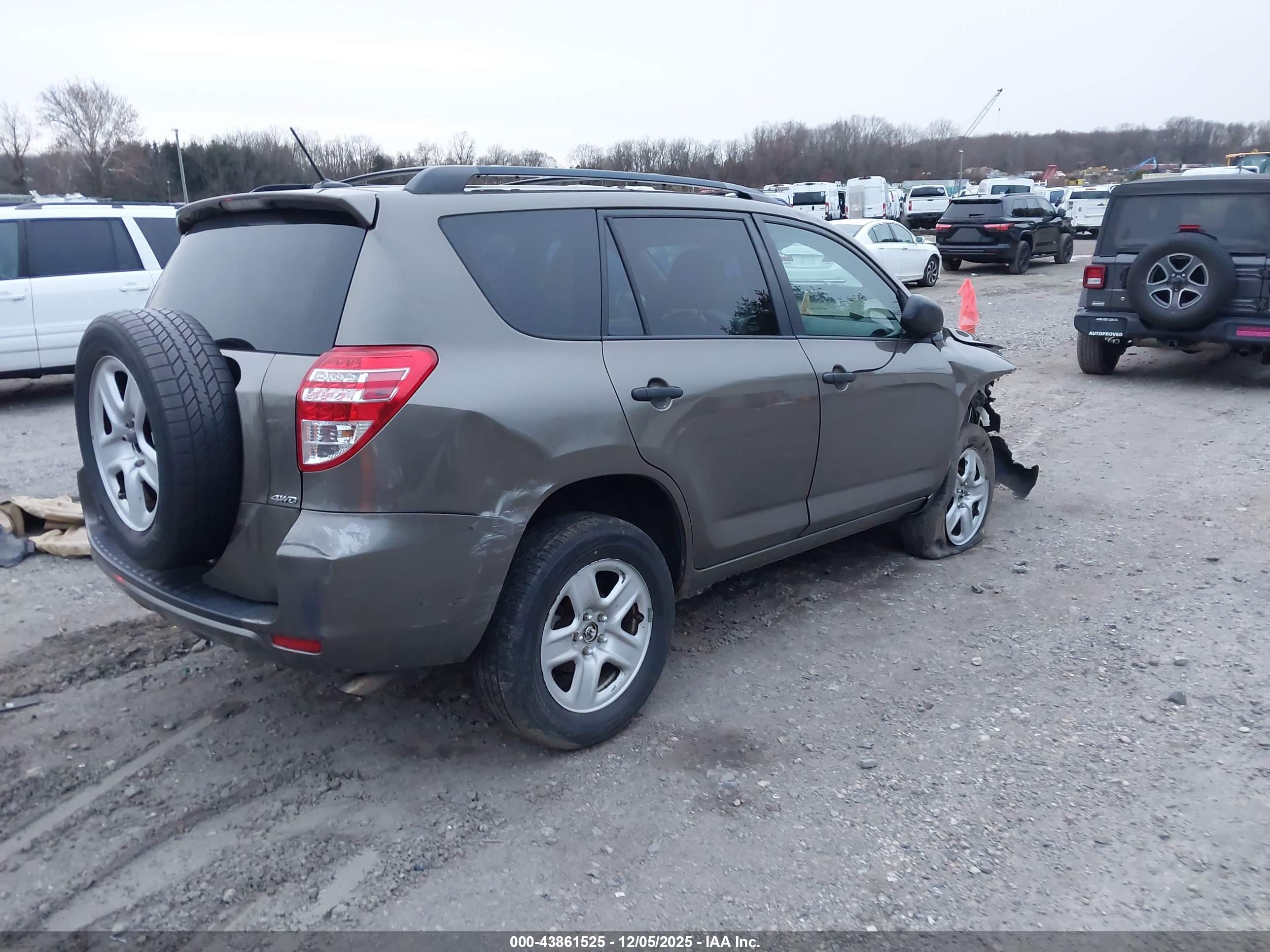 TOYOTA RAV4 image 4