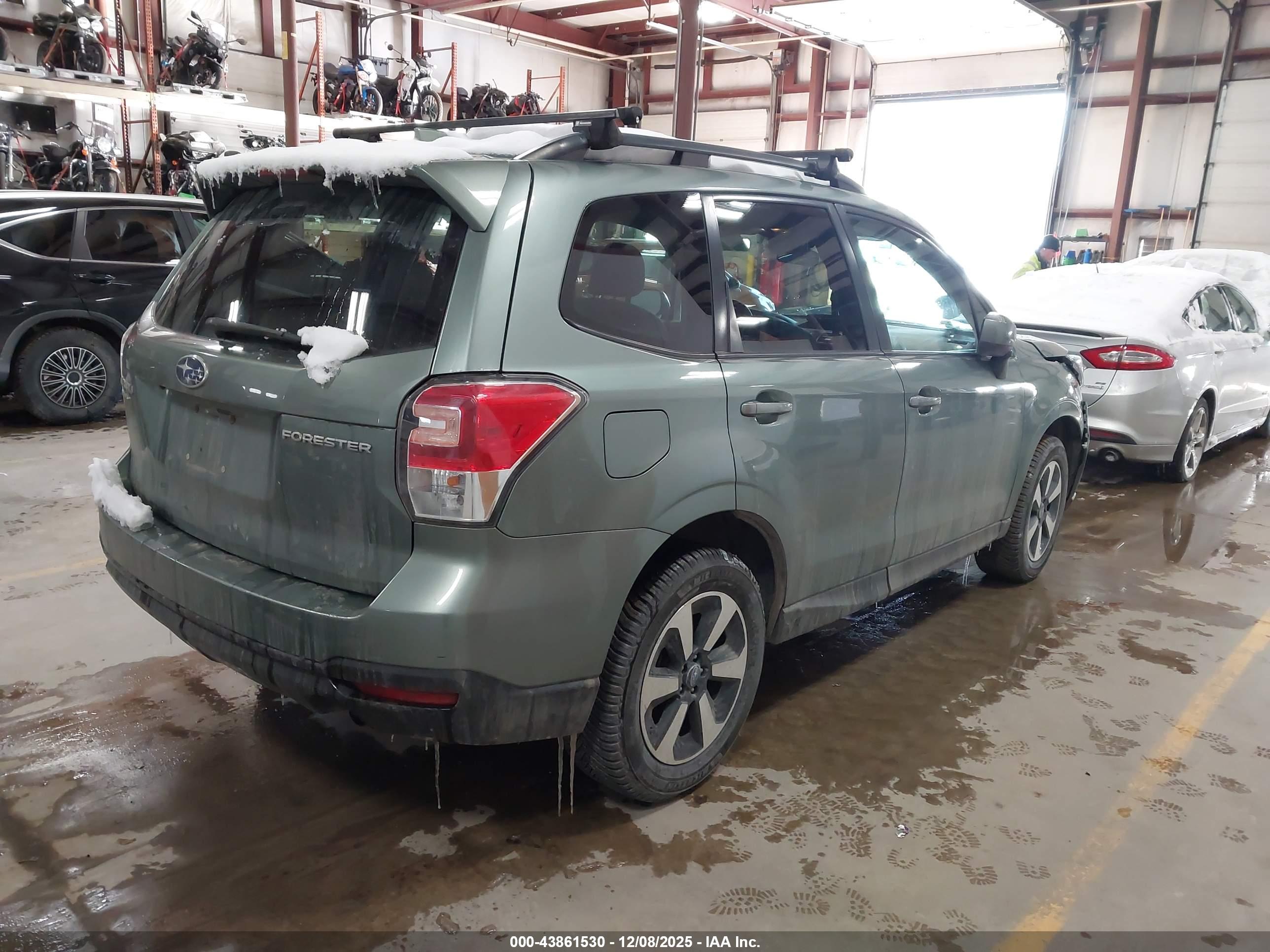 SUBARU FORESTER image 4
