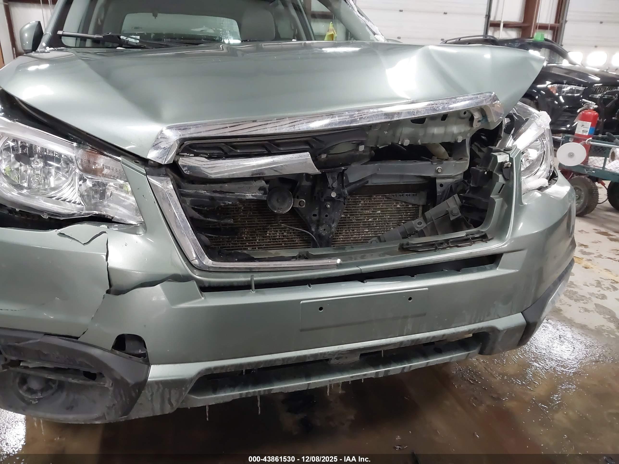 SUBARU FORESTER image 6