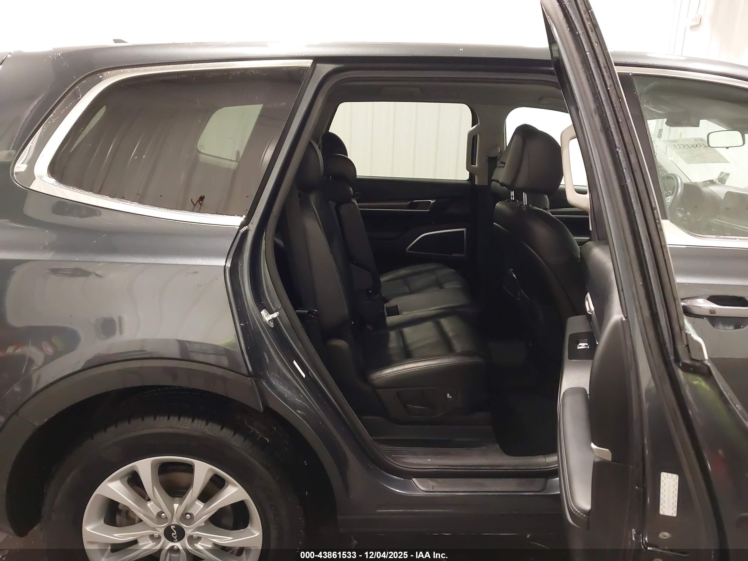 KIA TELLURIDE image 8