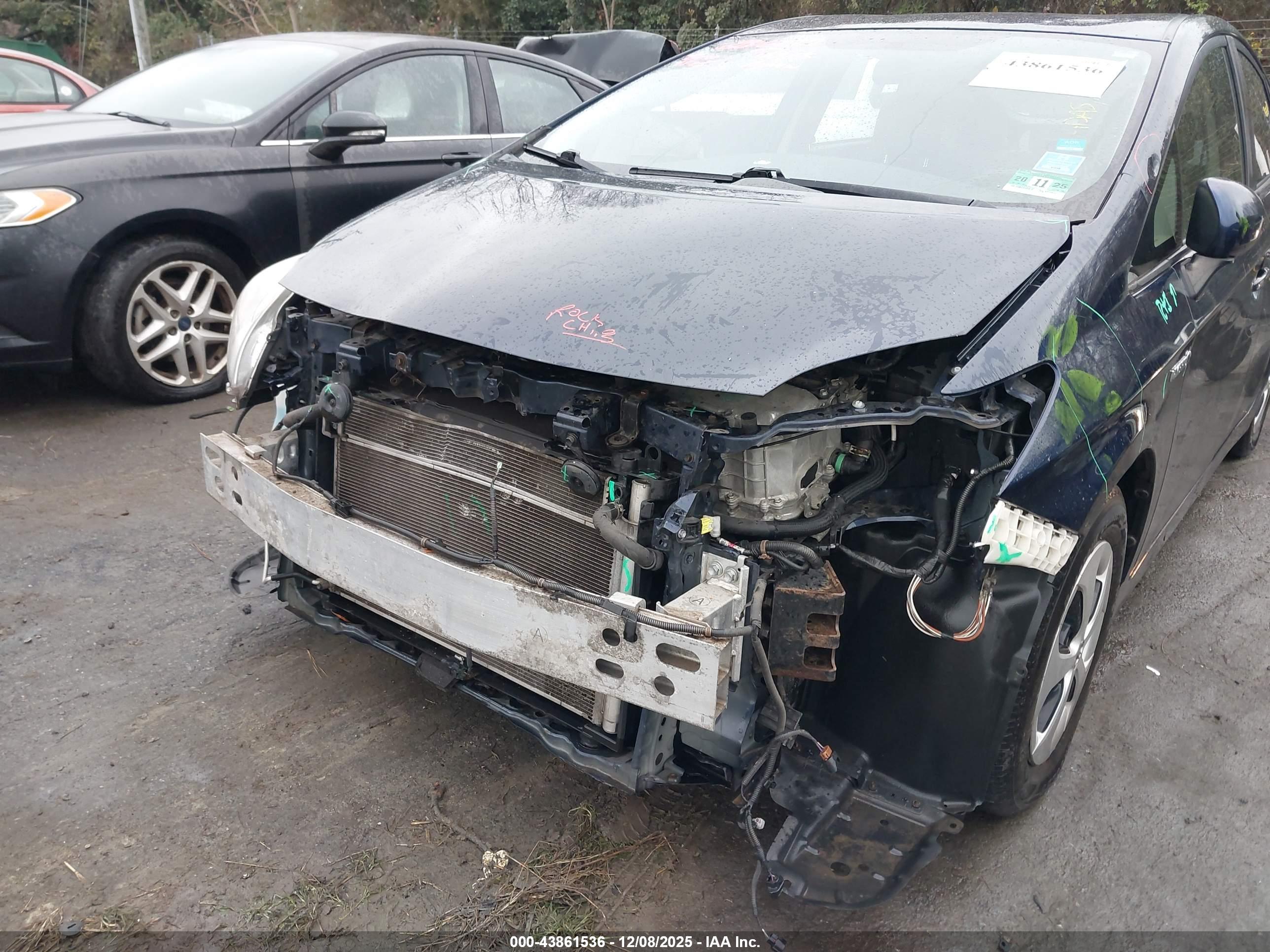 TOYOTA PRIUS image 6