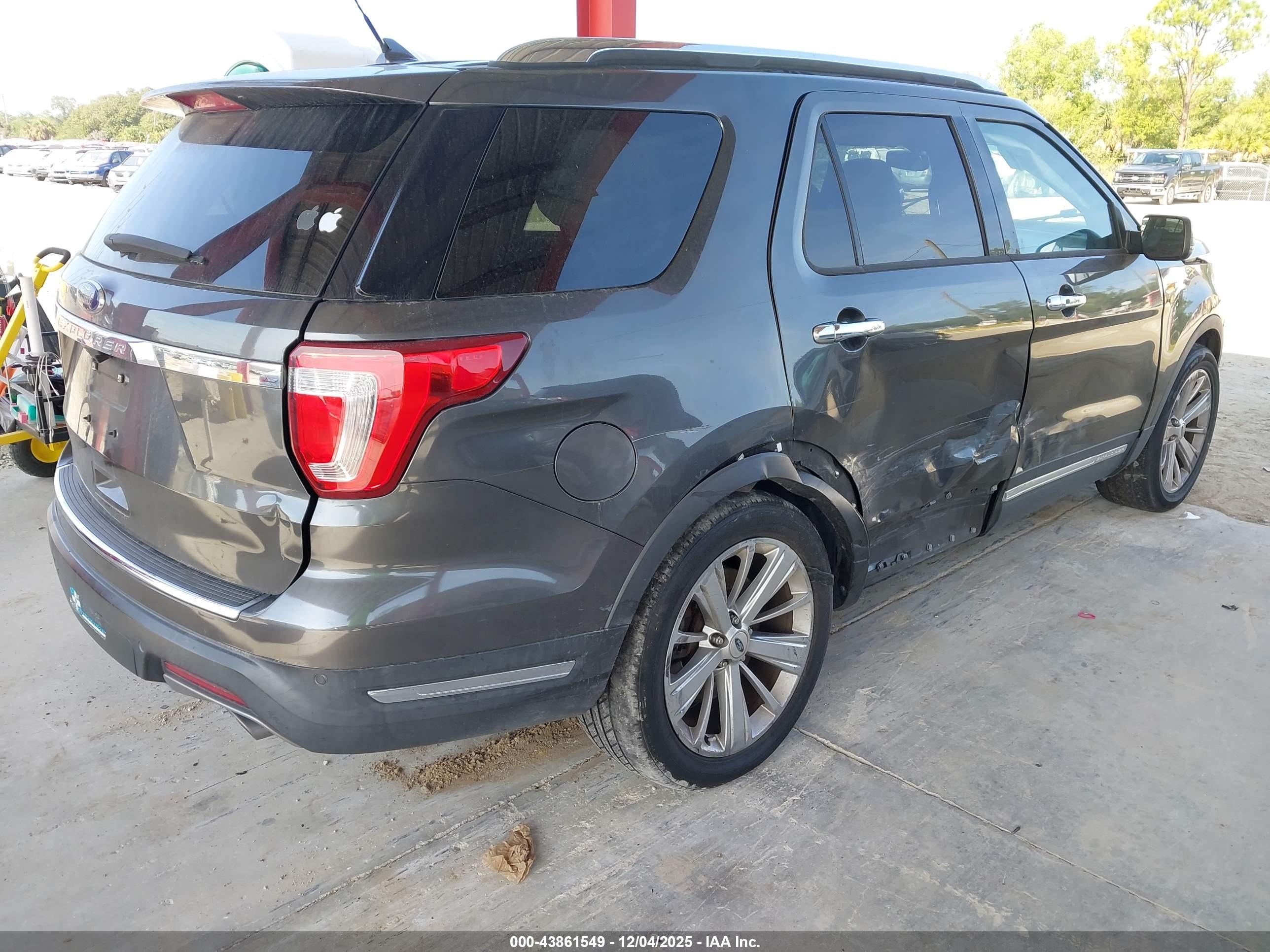 FORD EXPLORER image 4
