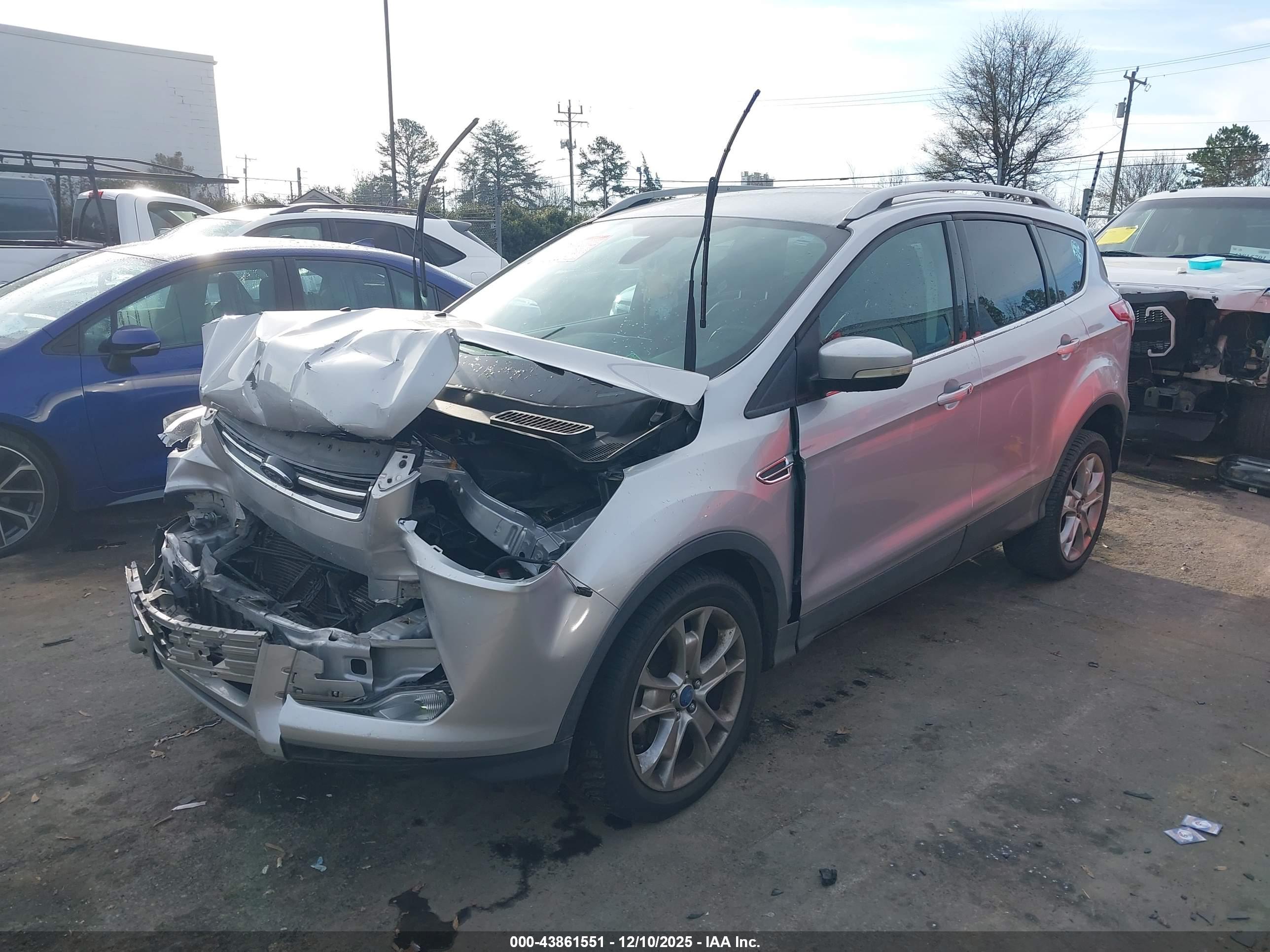 FORD ESCAPE image 2
