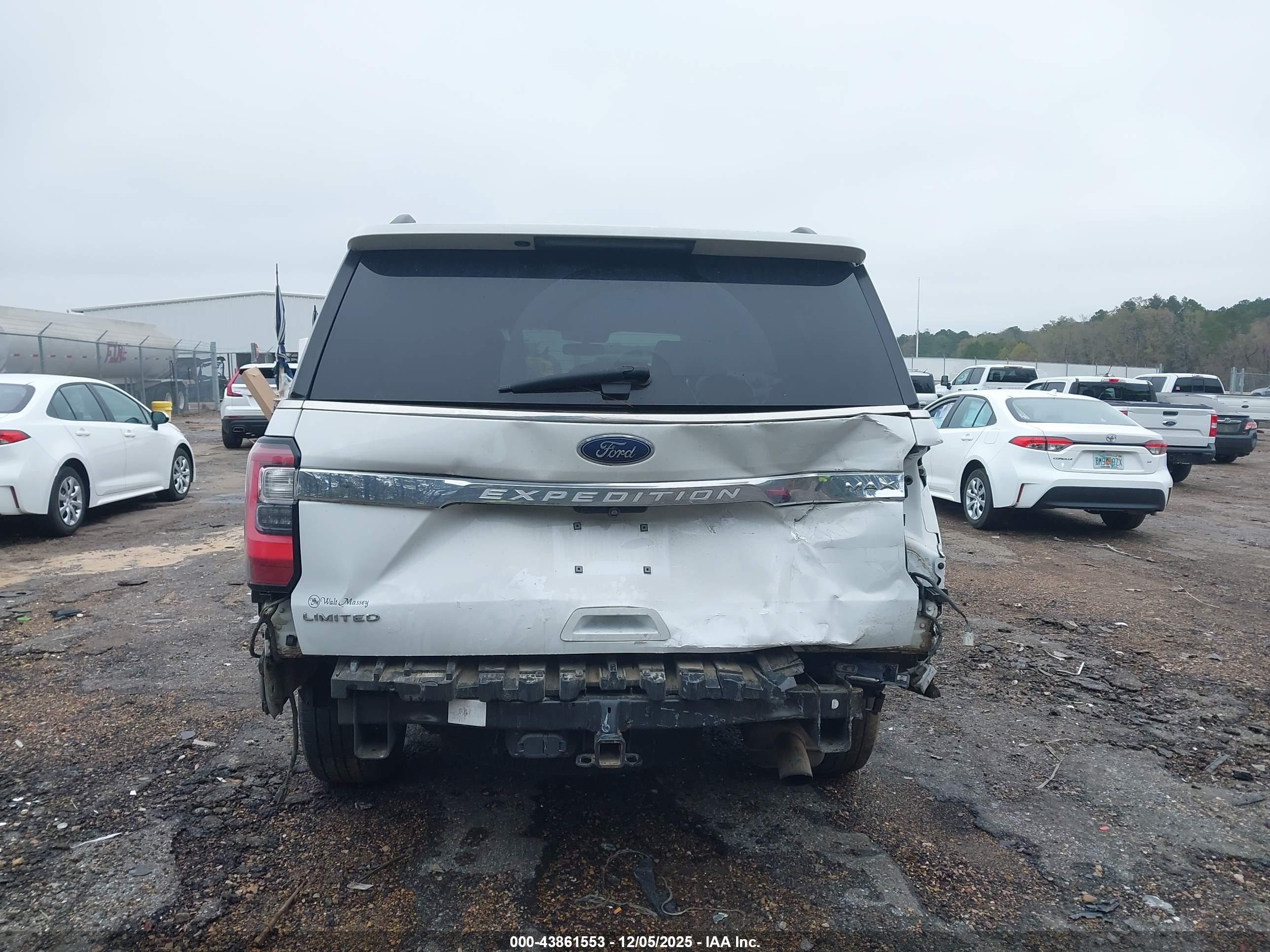 FORD EXPEDITION image 6