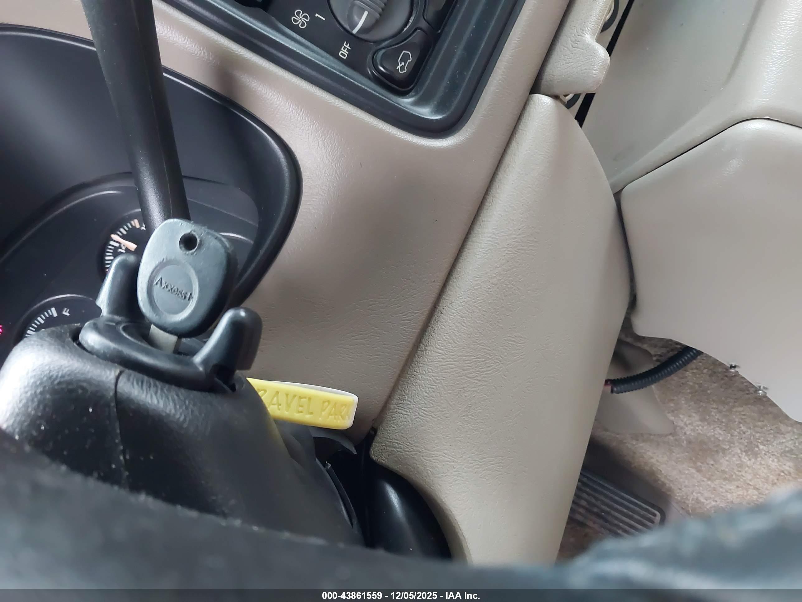 CHEVROLET SUBURBAN image 11