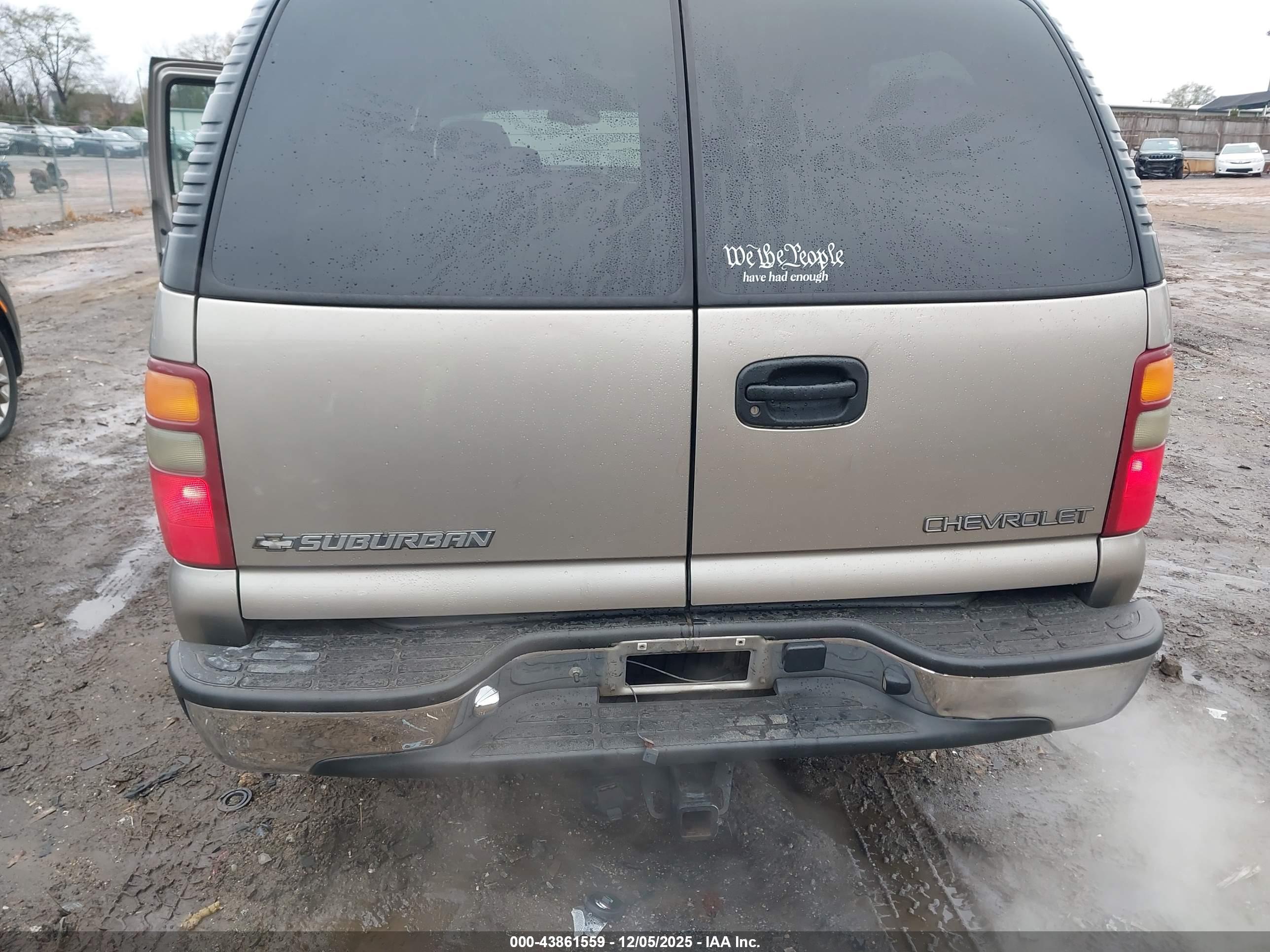 CHEVROLET SUBURBAN image 6