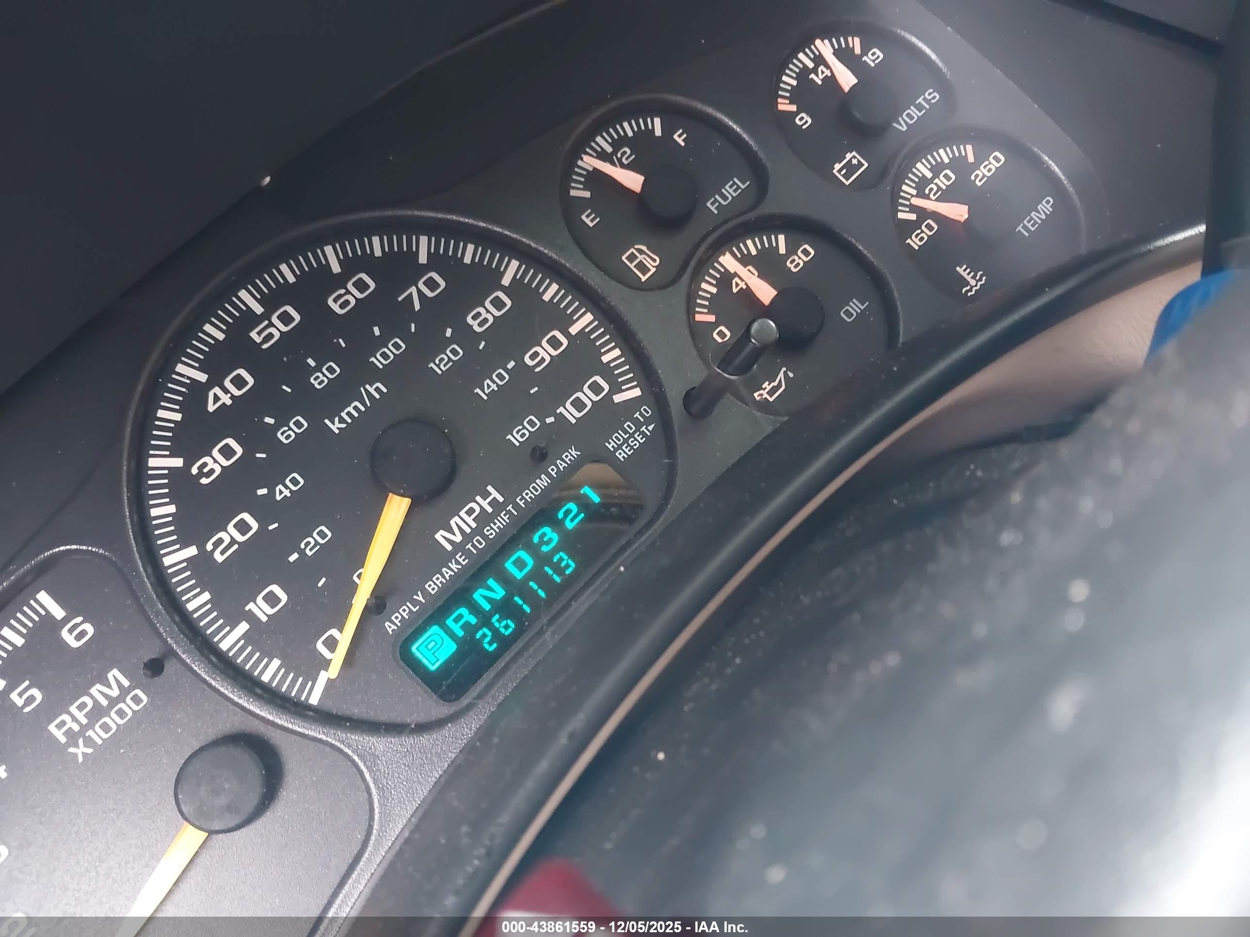 CHEVROLET SUBURBAN image 7