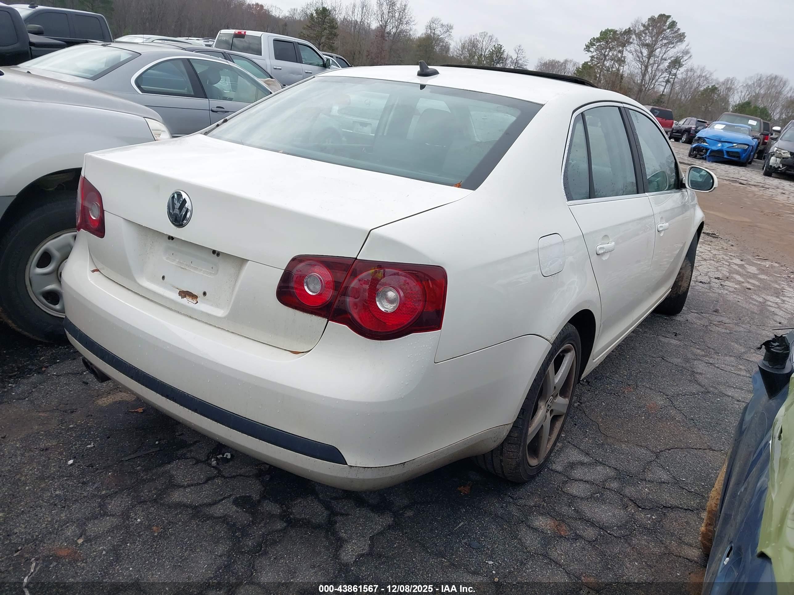 VOLKSWAGEN JETTA image 4
