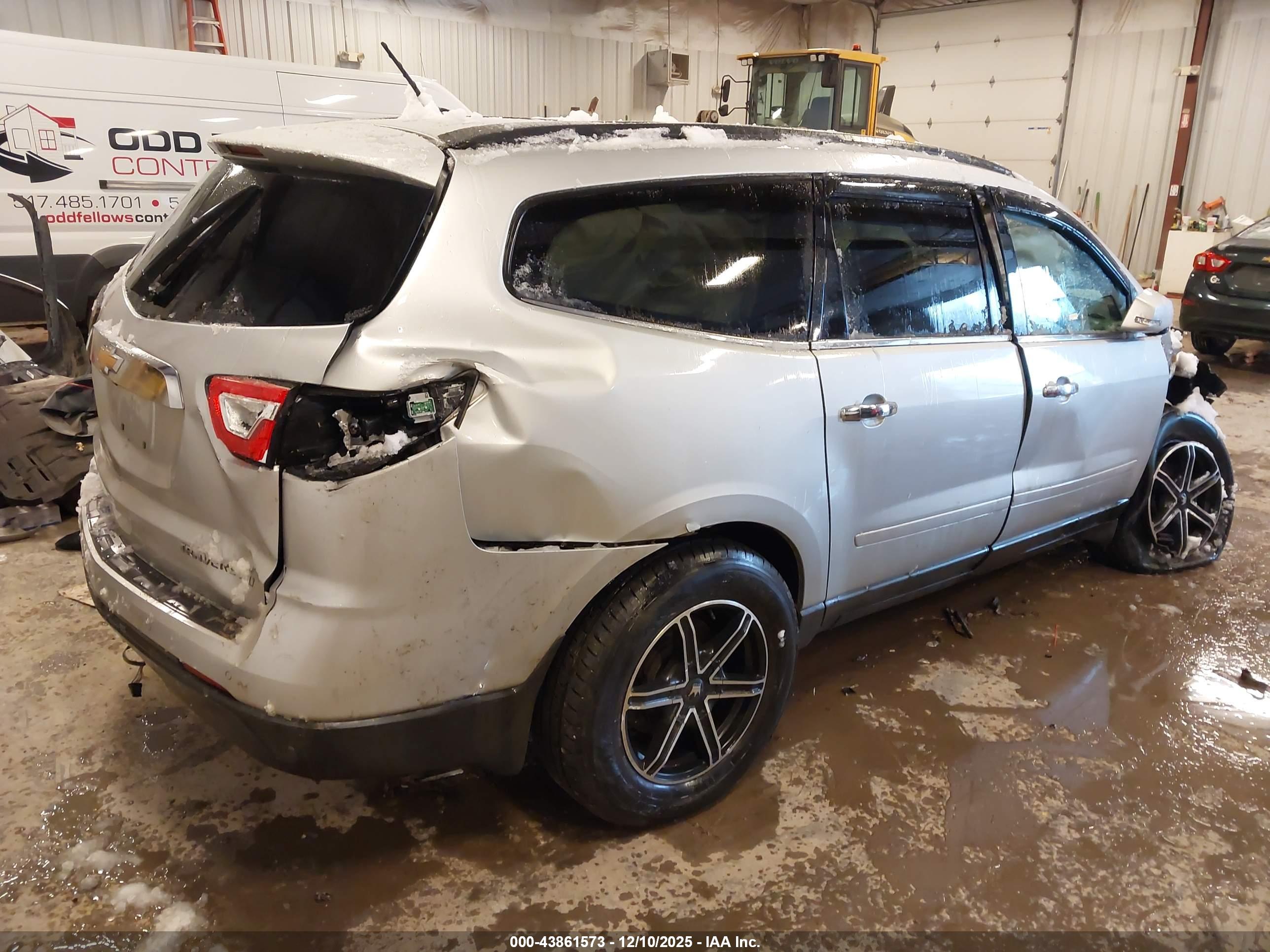 CHEVROLET TRAVERSE image 4