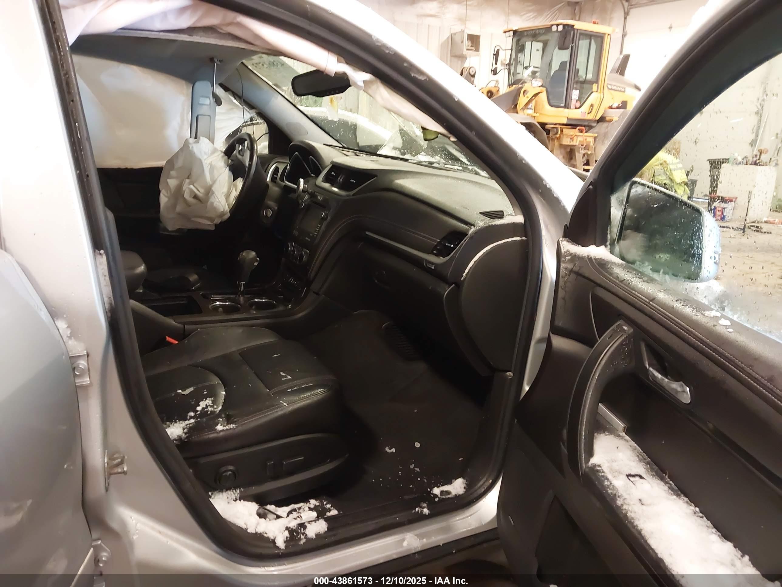 CHEVROLET TRAVERSE image 5
