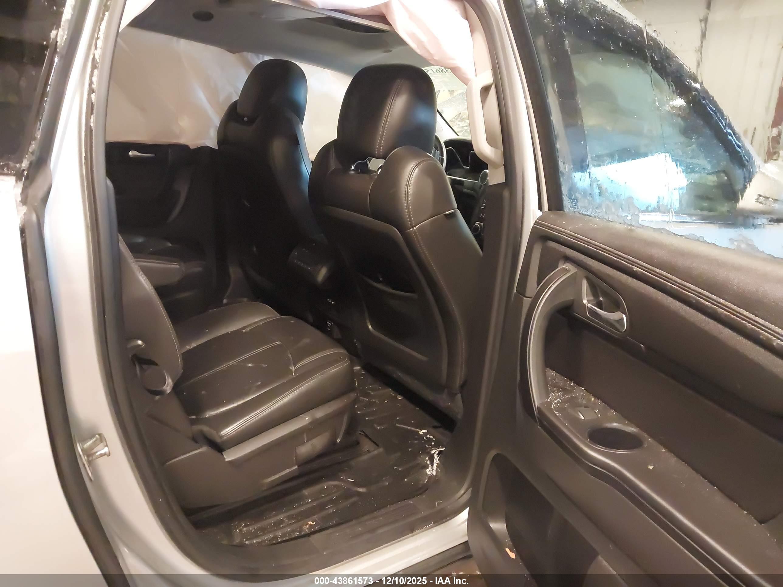 CHEVROLET TRAVERSE image 8
