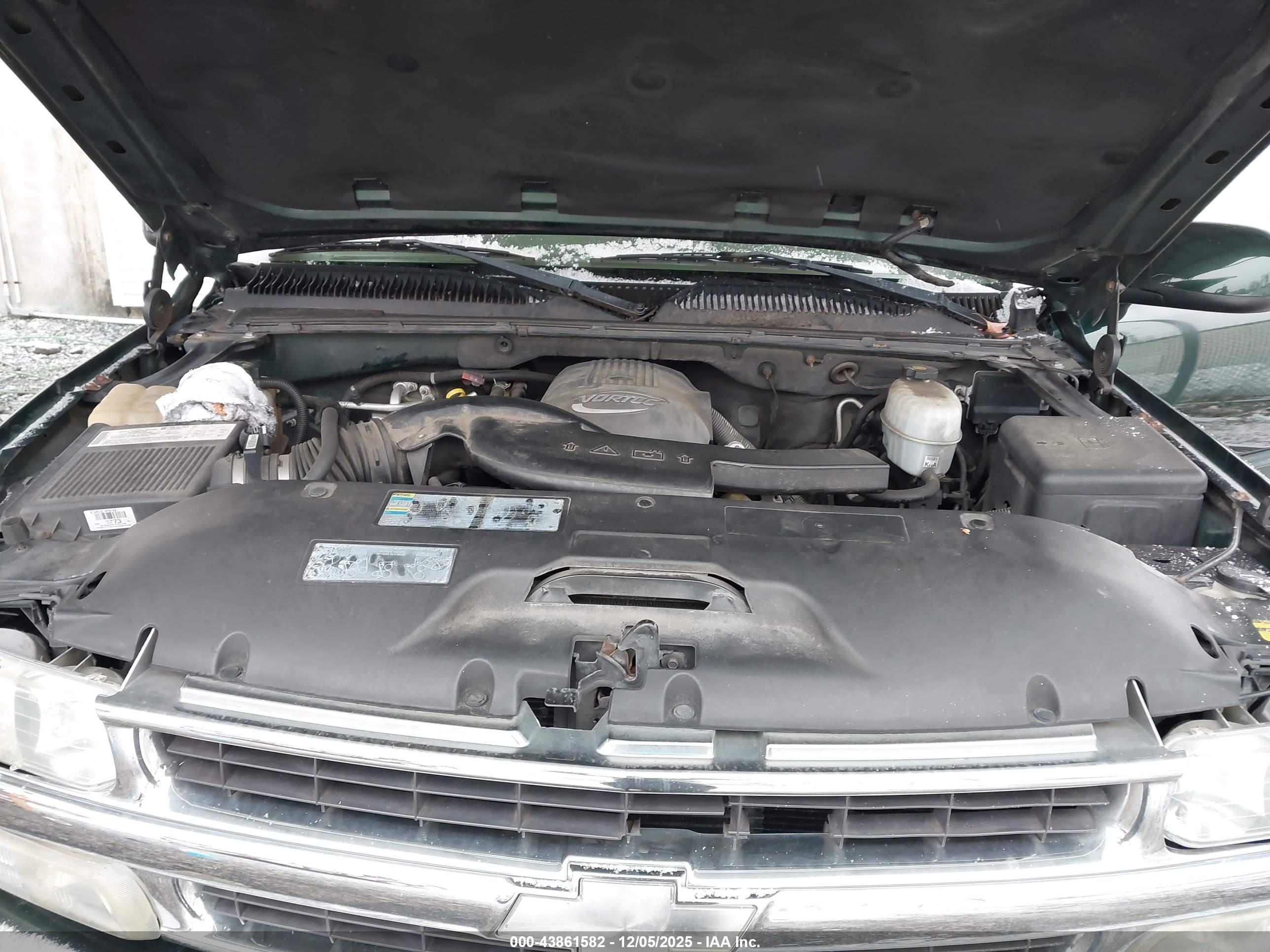 CHEVROLET TAHOE image 10