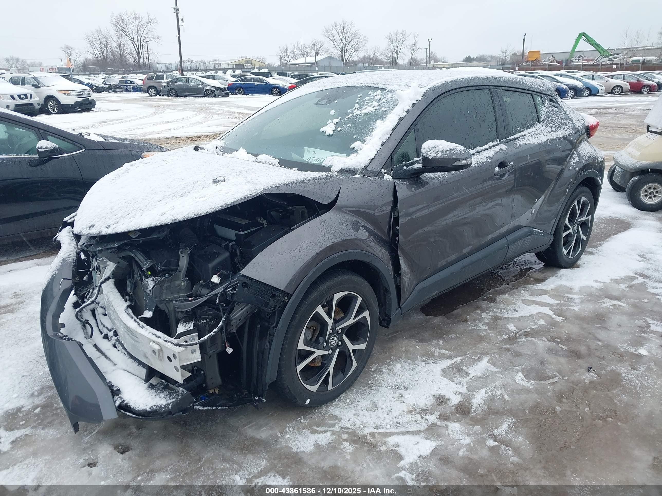TOYOTA C-HR image 2
