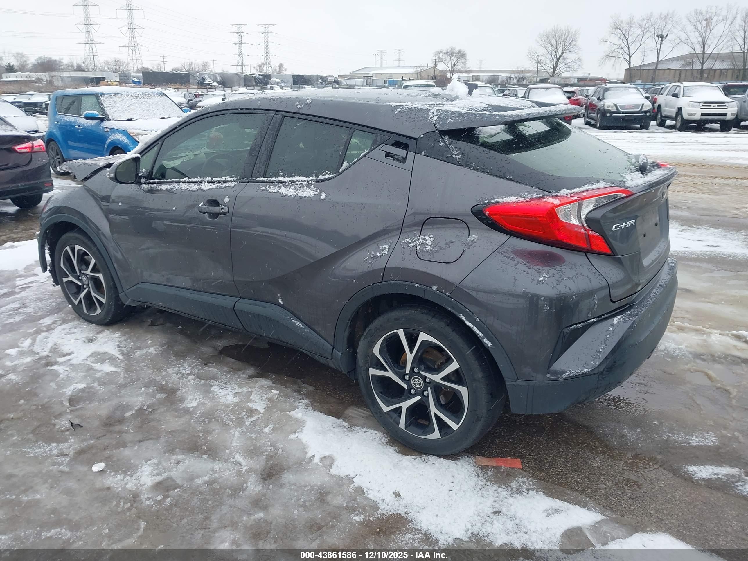 TOYOTA C-HR image 3