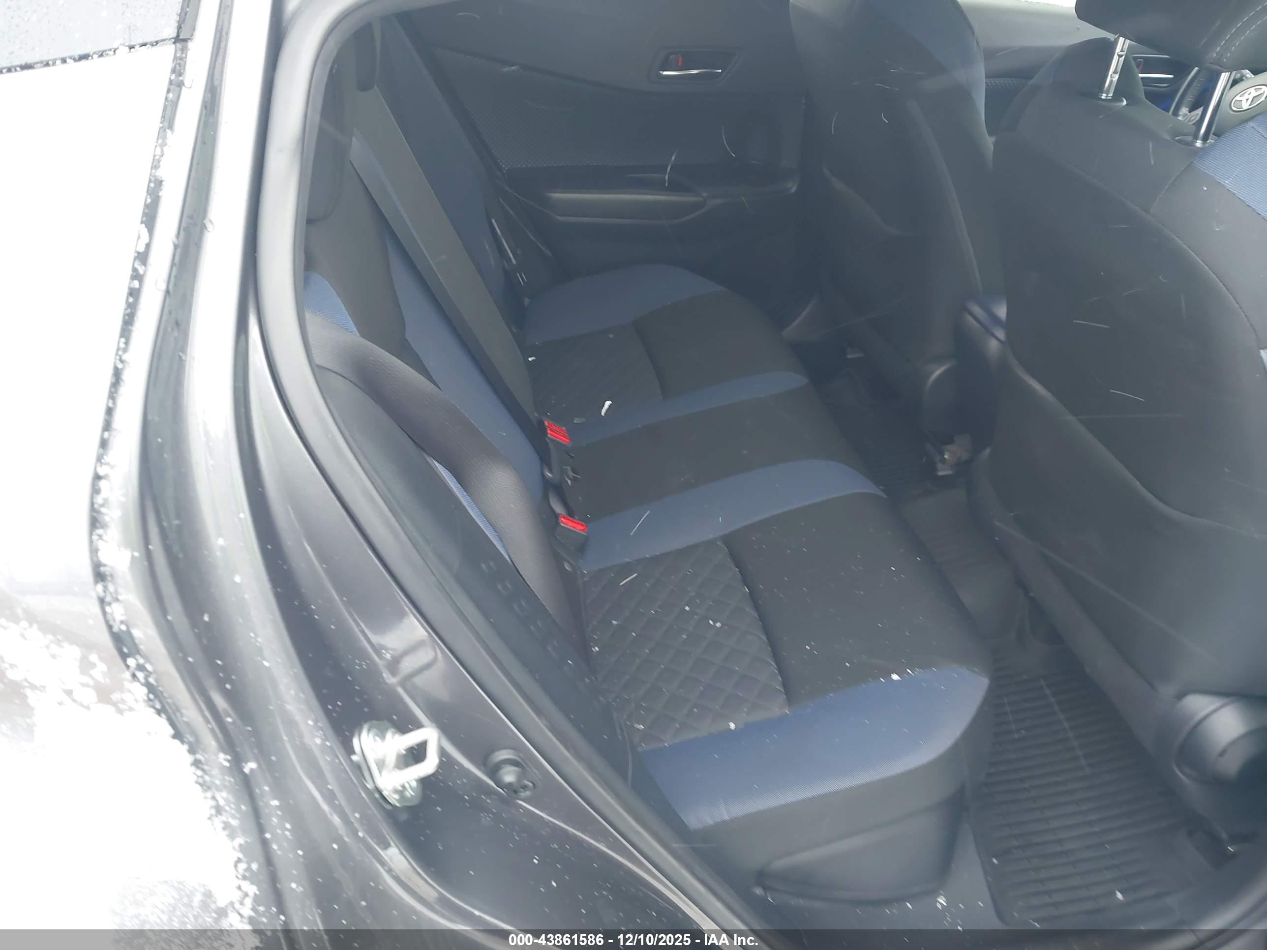 TOYOTA C-HR image 8