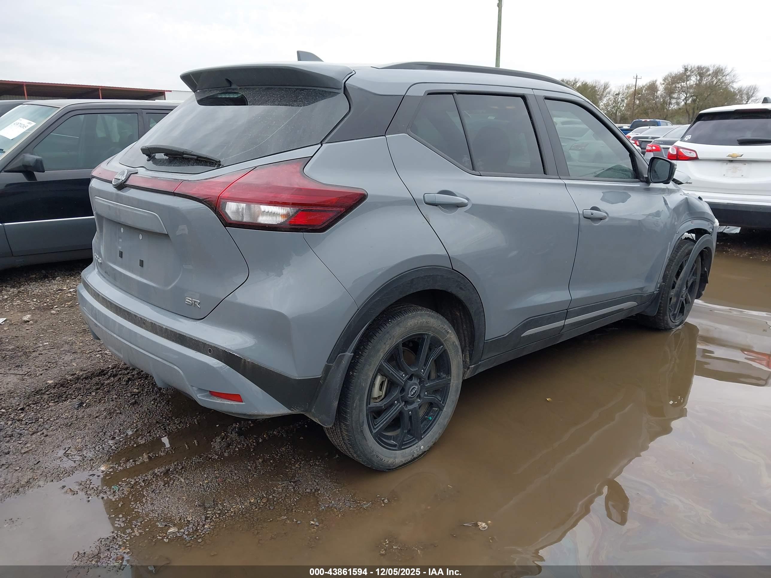 NISSAN KICKS image 4