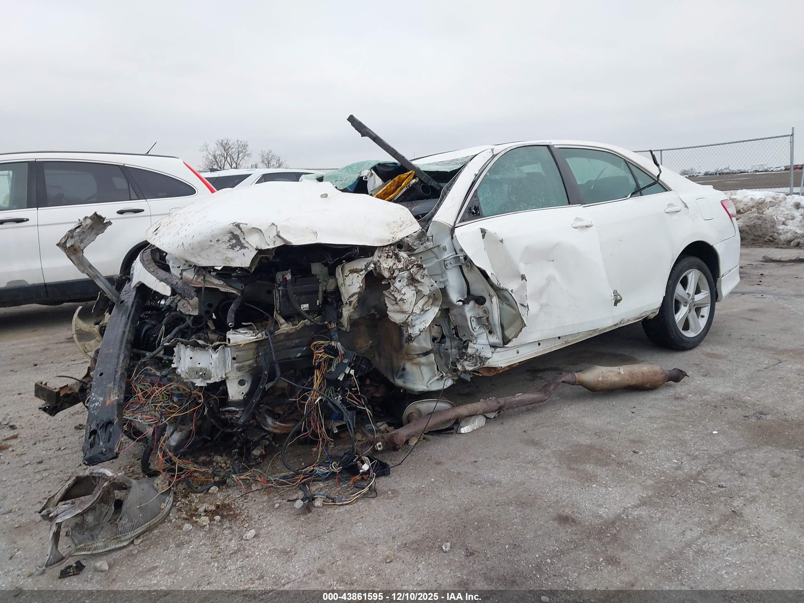TOYOTA CAMRY image 2