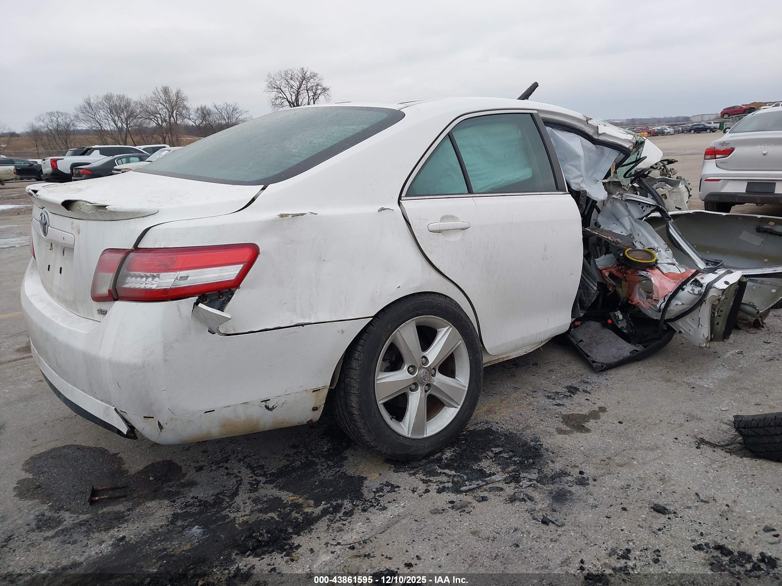 TOYOTA CAMRY image 4