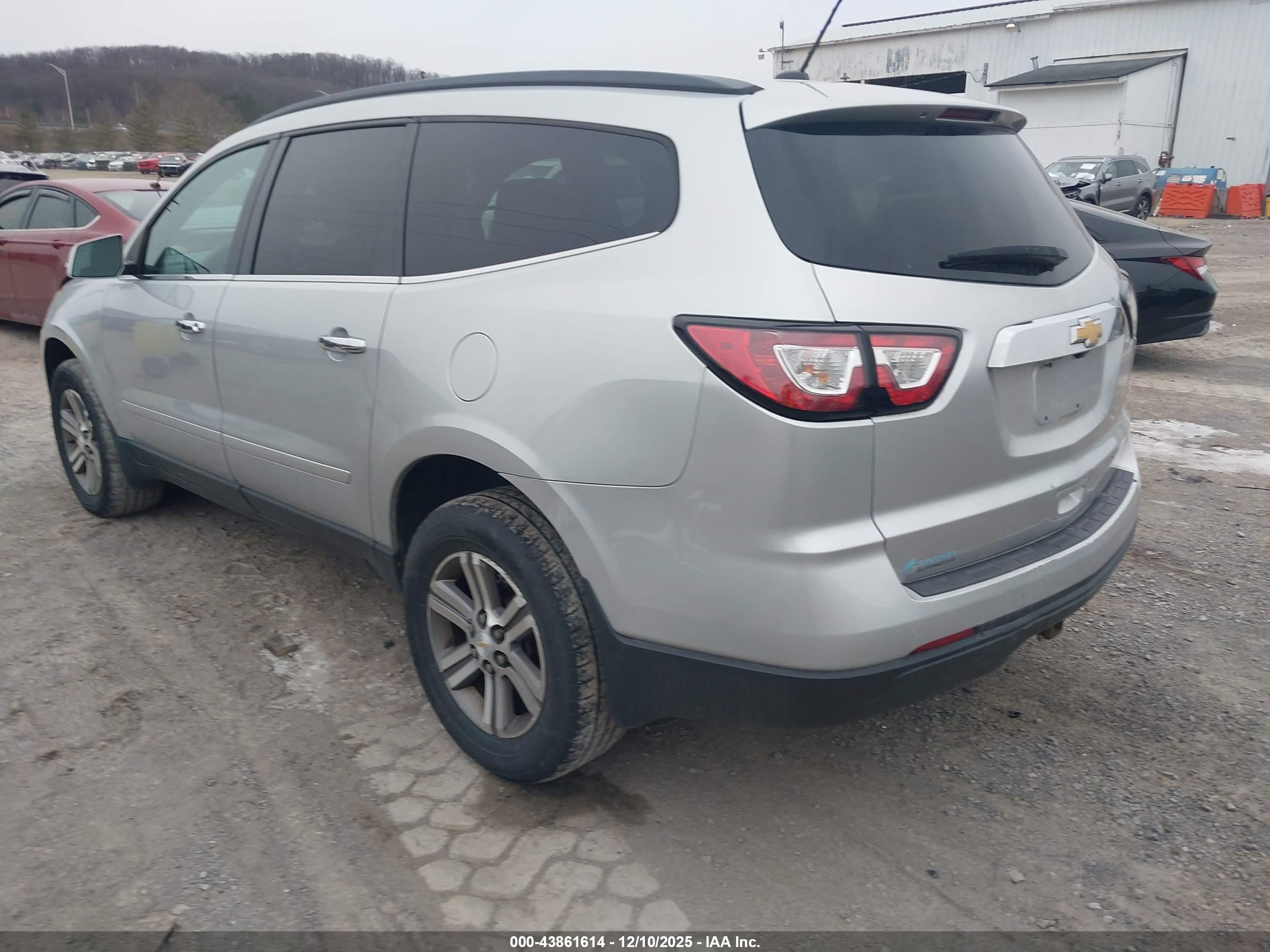 CHEVROLET TRAVERSE image 3