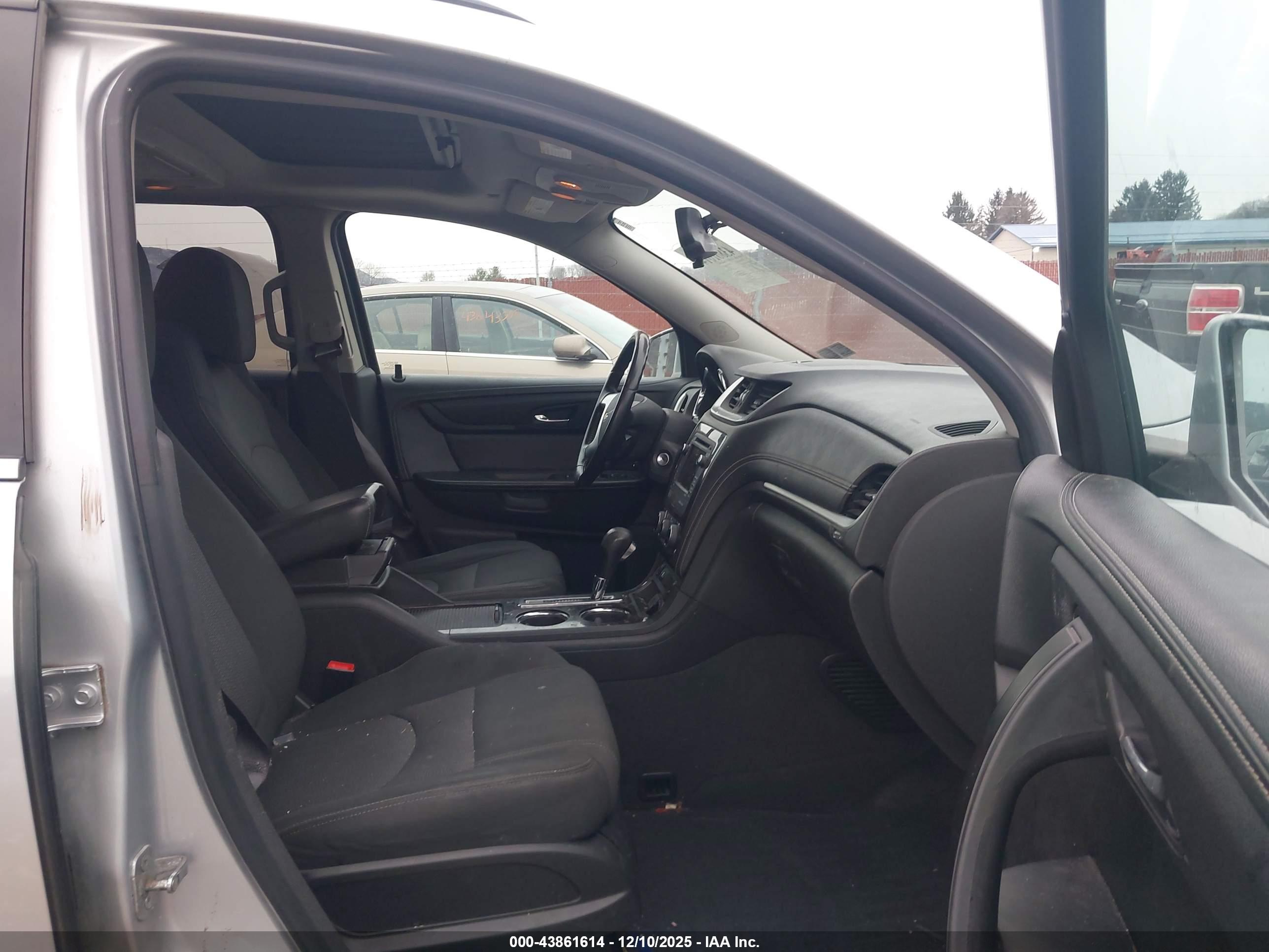 CHEVROLET TRAVERSE image 5