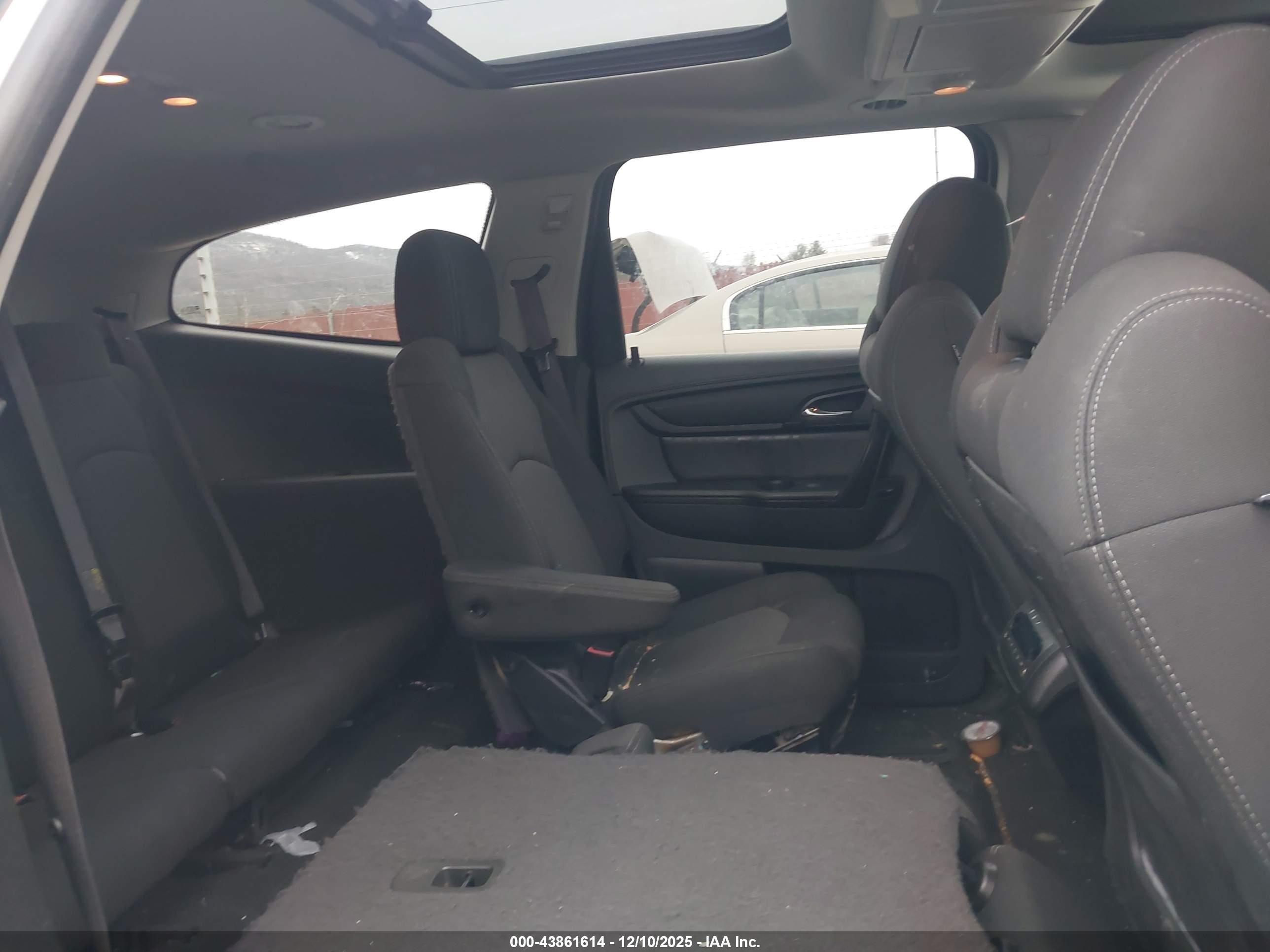 CHEVROLET TRAVERSE image 8