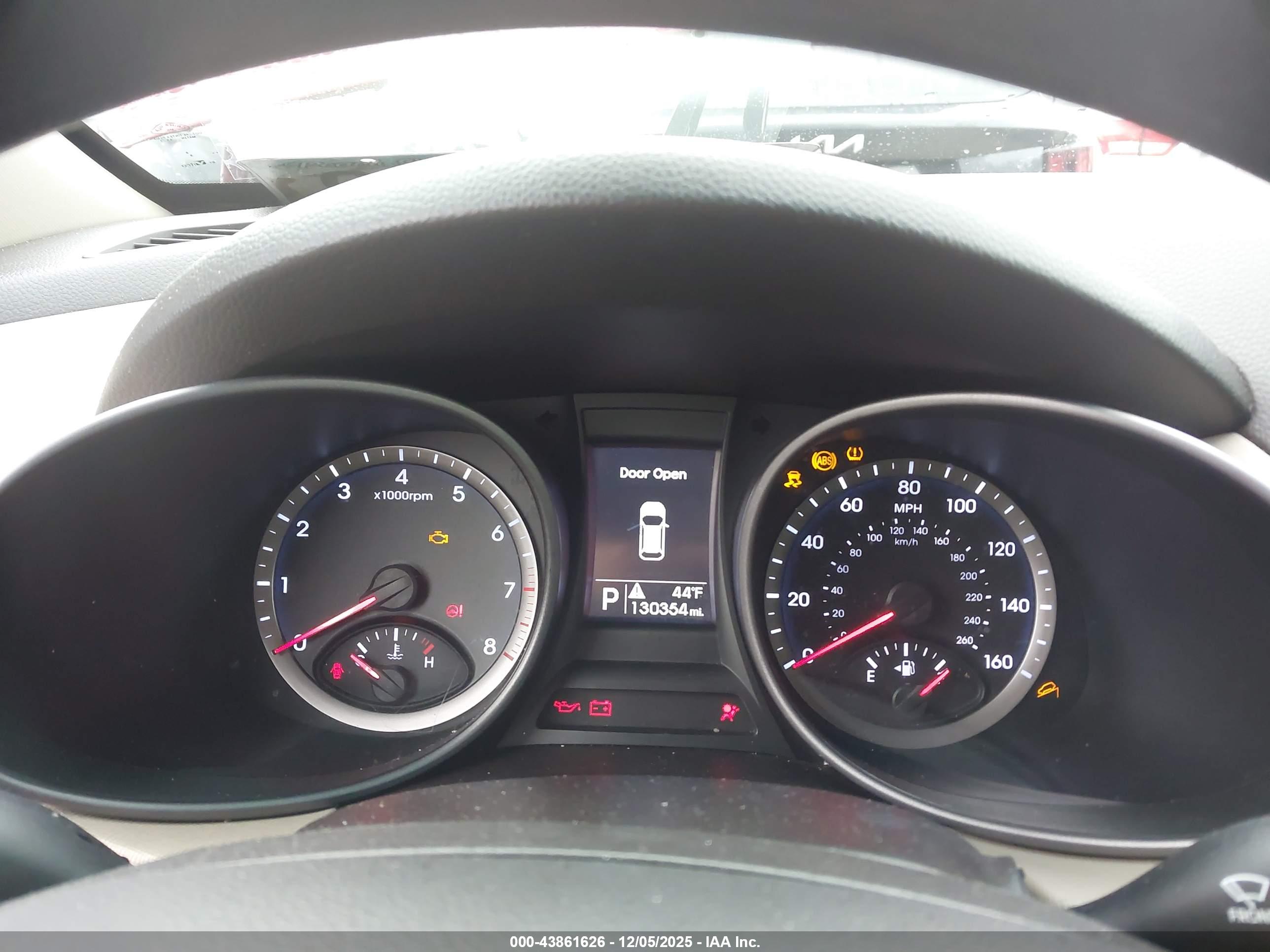 HYUNDAI SANTA image 7