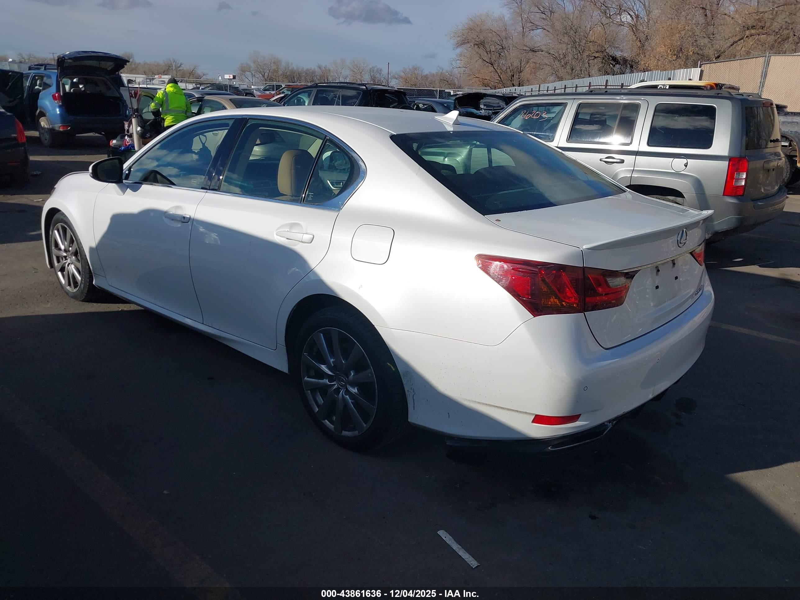 LEXUS GS image 3