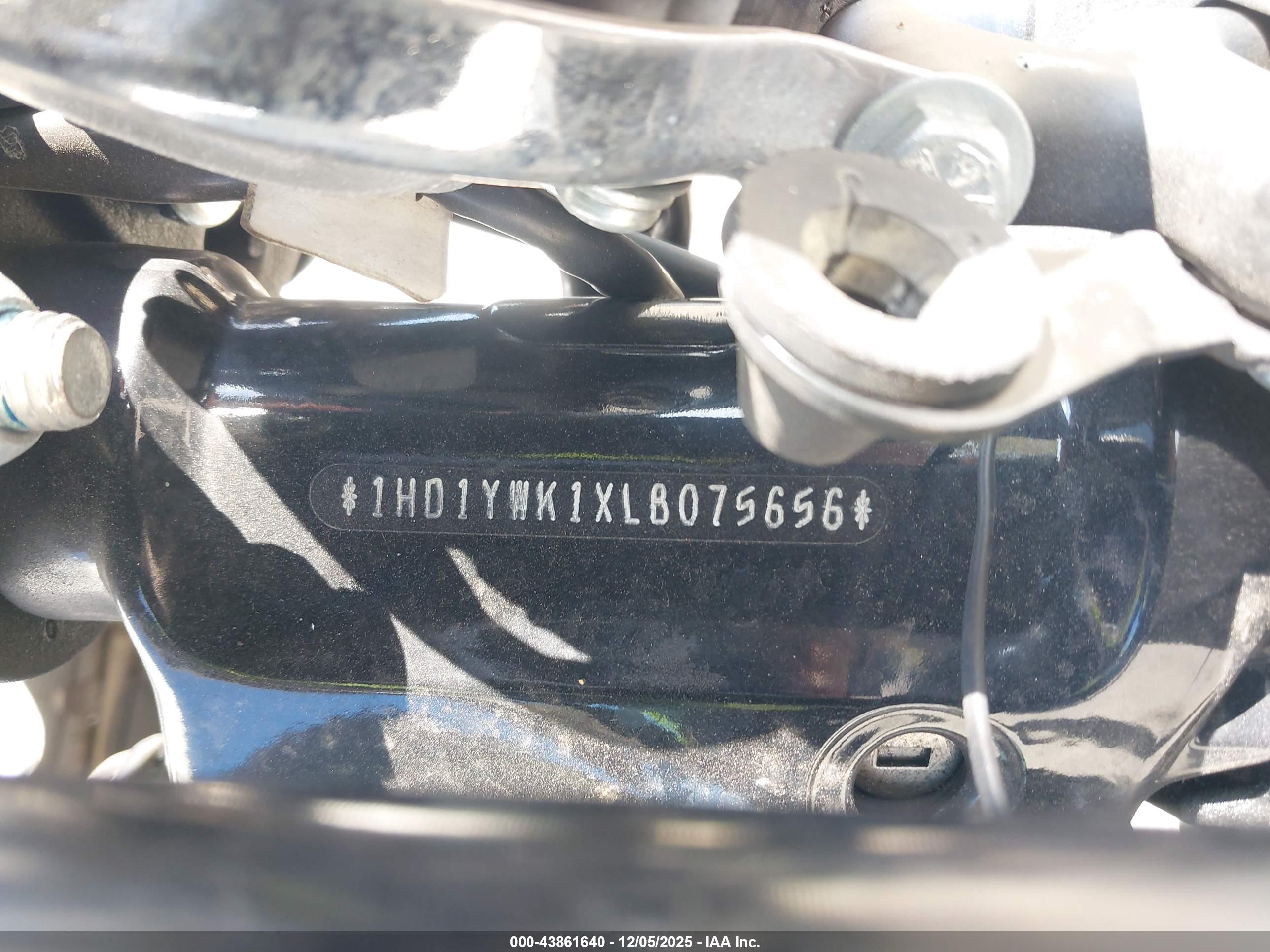 HARLEY-DAVIDSON FXLRS image 10