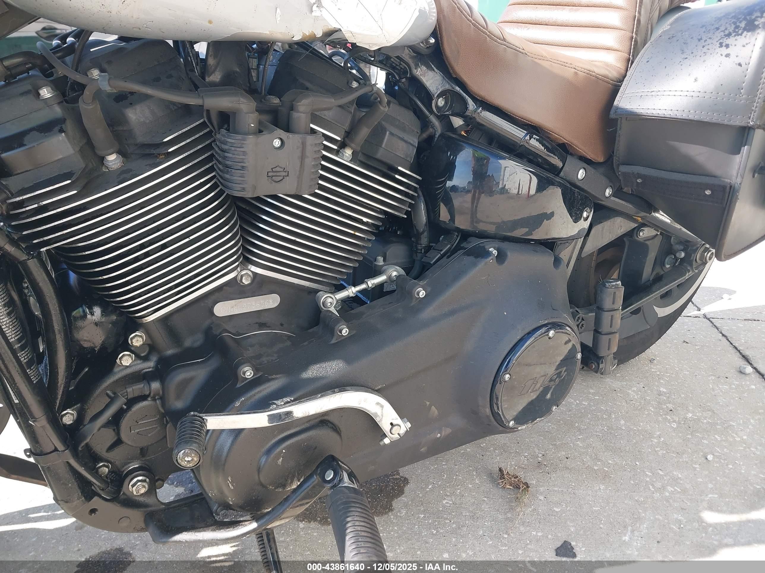 HARLEY-DAVIDSON FXLRS image 9