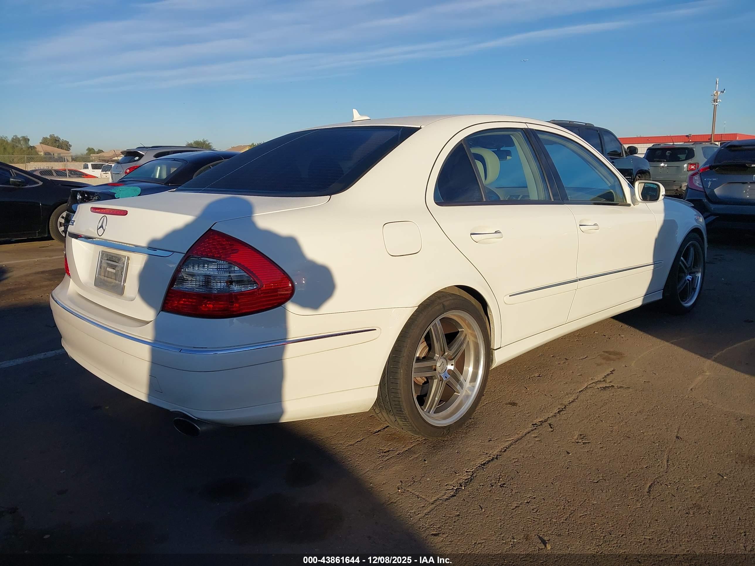 MERCEDES-BENZ E image 4