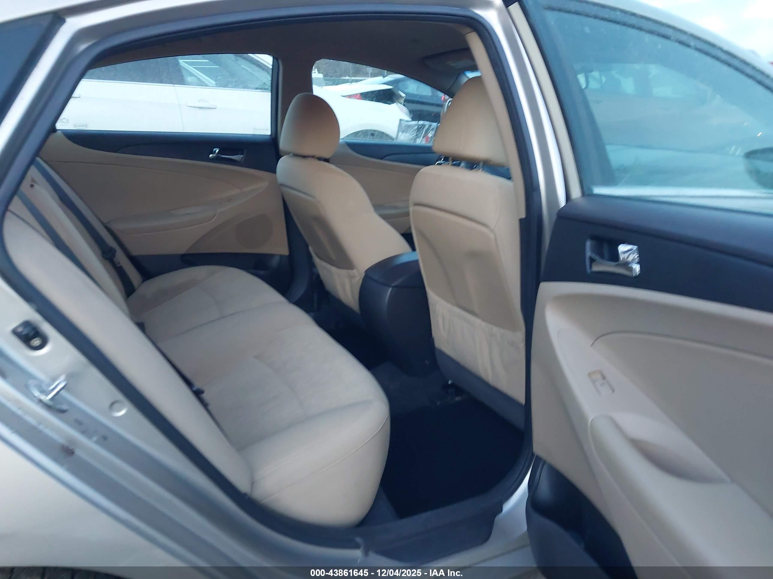 HYUNDAI SONATA image 8