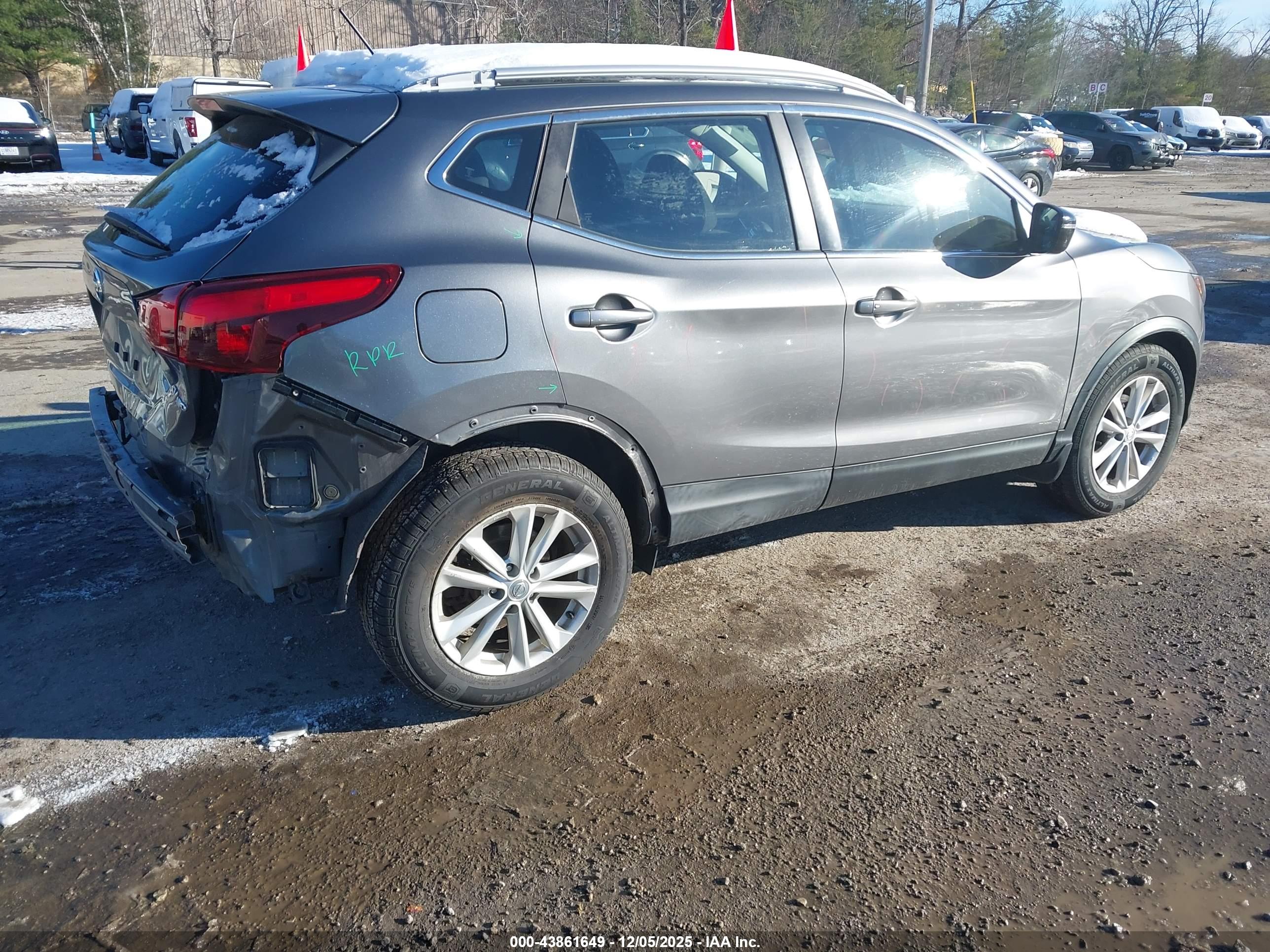 NISSAN ROGUE image 4